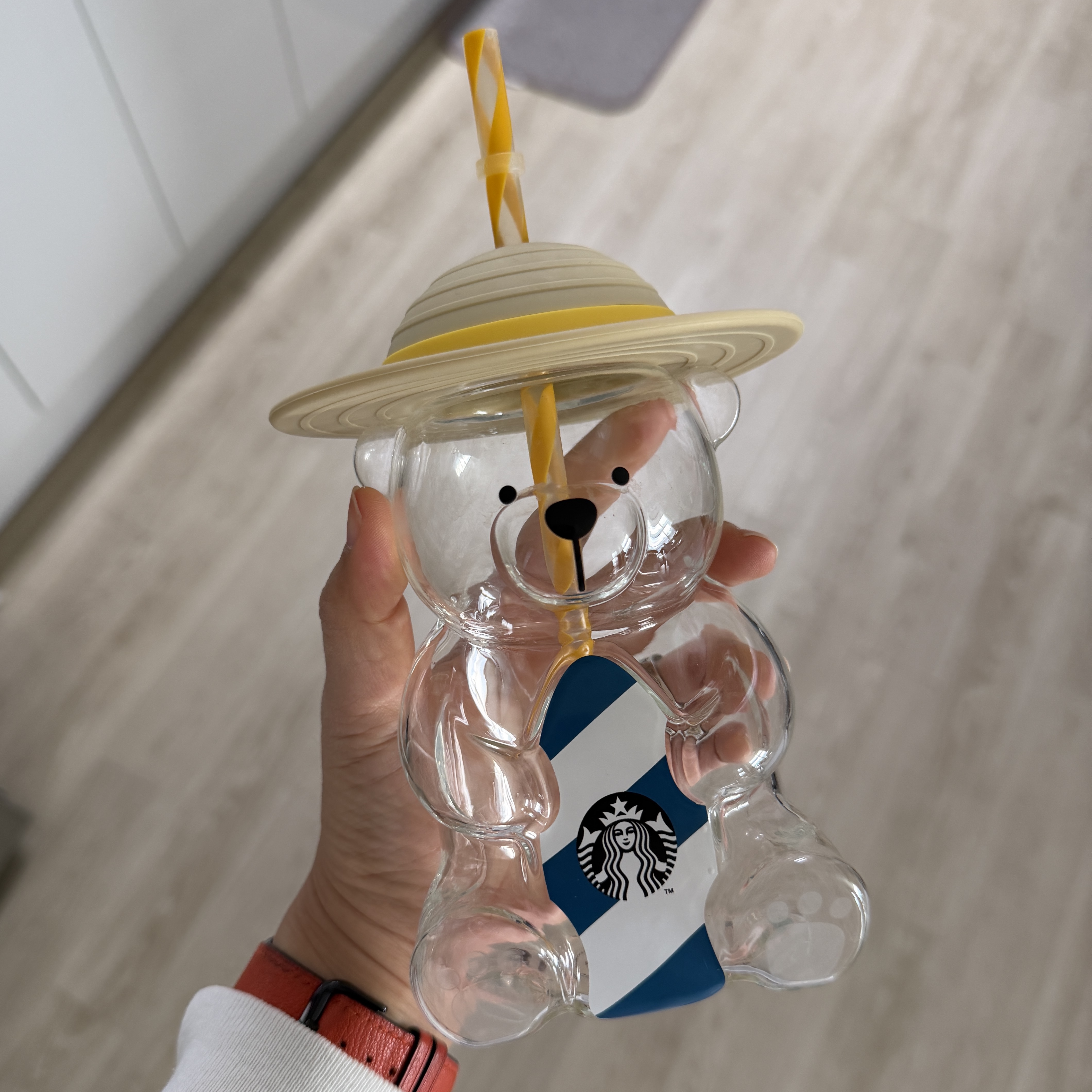 Starbucks 22 Summer Bearista Glass Cold Cup 473ml 착용 스타일