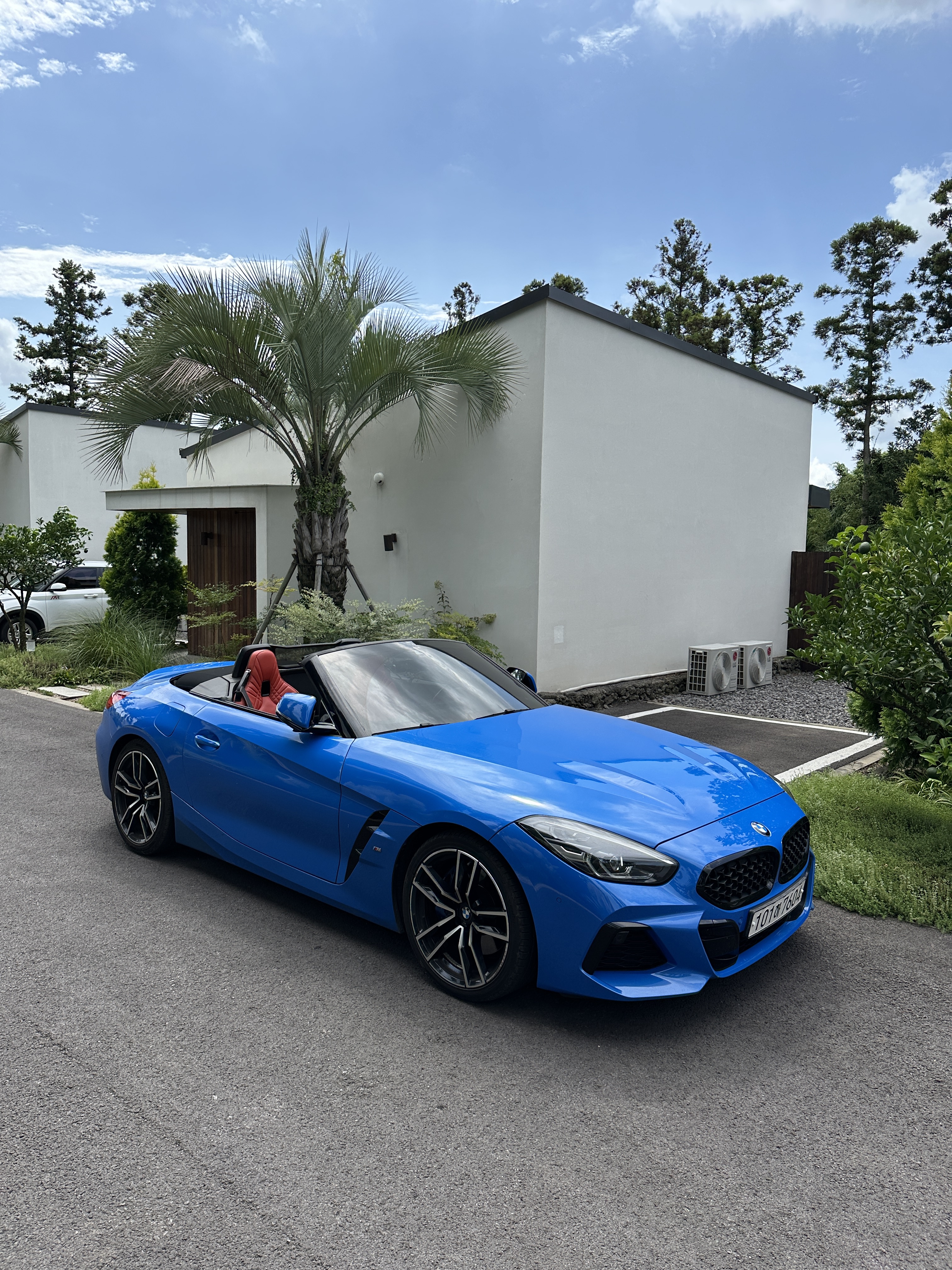 Essentials Classic Short Sleeve T-Shirt Bright White - 25SS, Balenciaga x Gucci The Hacker Project Triple S Sneakers Beige Ebony GG Supreme Black White Red 착용 스타일 - 6