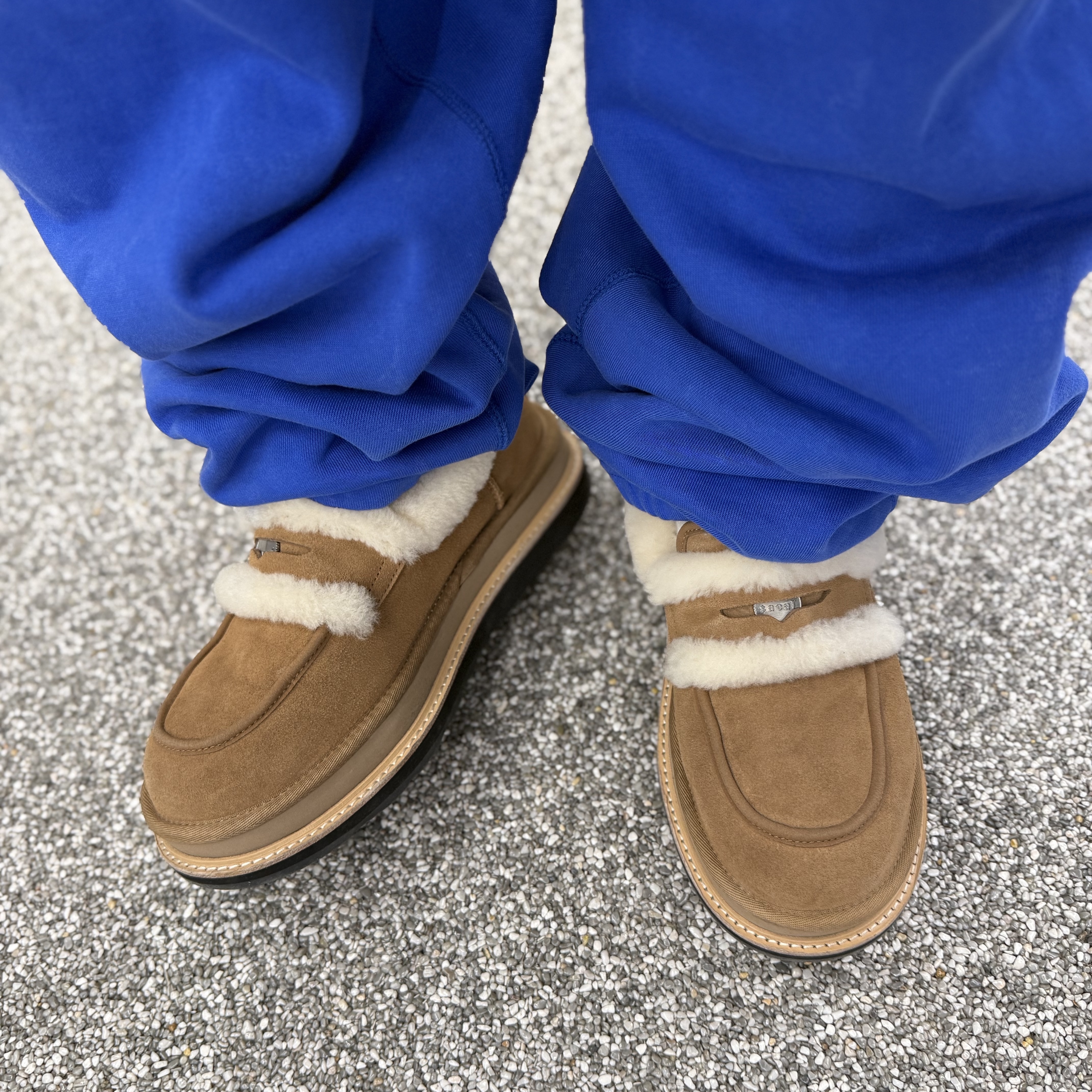 The North Face x Undercover Soukuu Cloud Down Nupste TNF Black Aviator Navy, UGG x Sacai Loafer Chestnut 착용 스타일 - 2