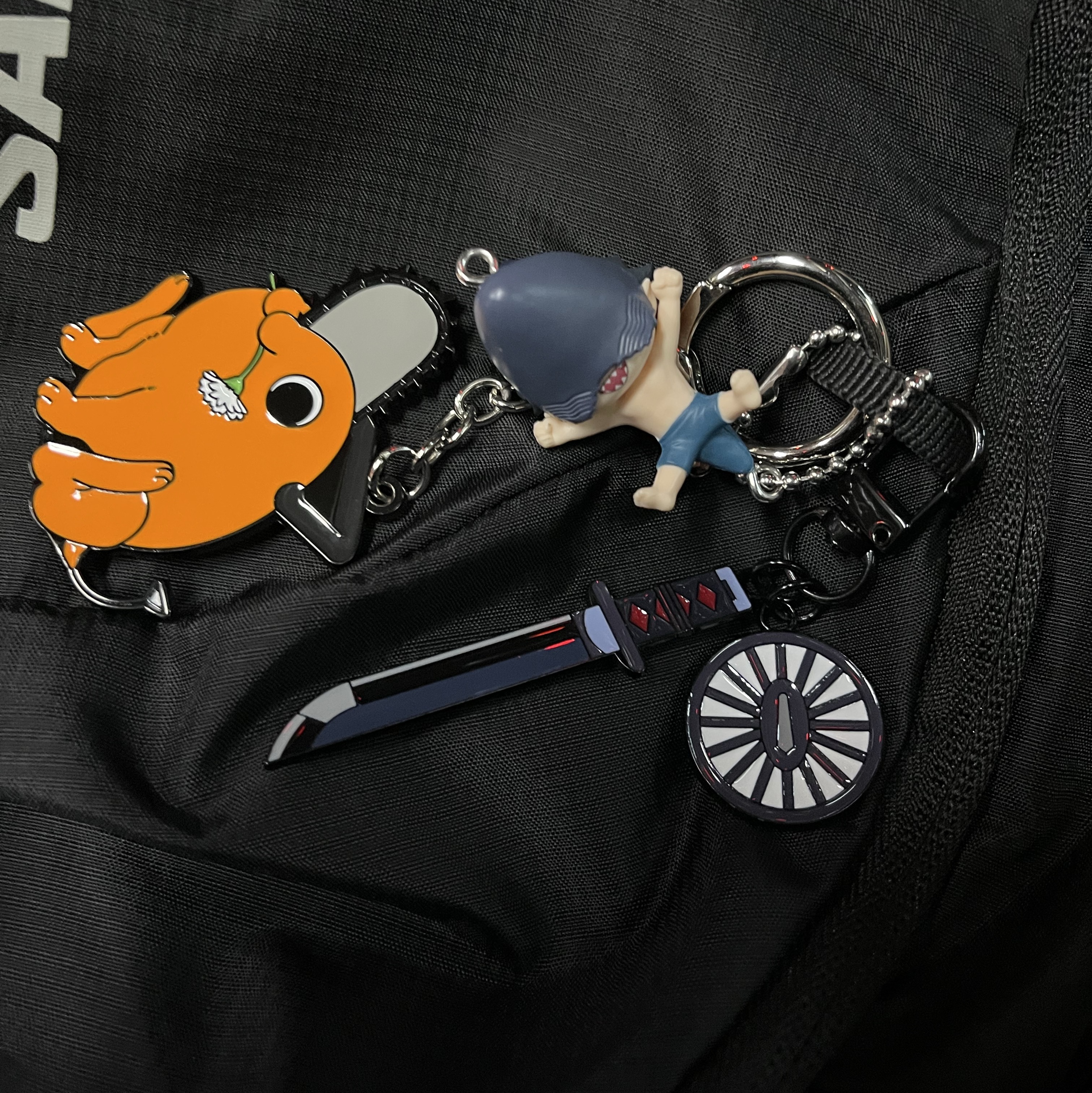 Demon Slayer Kimetsu No Yaiba Nichirin Sword Keyring Kamado Tanjiro, Chainsaw Man The Movie: Reze Arc Keyring Pochita 착용 스타일