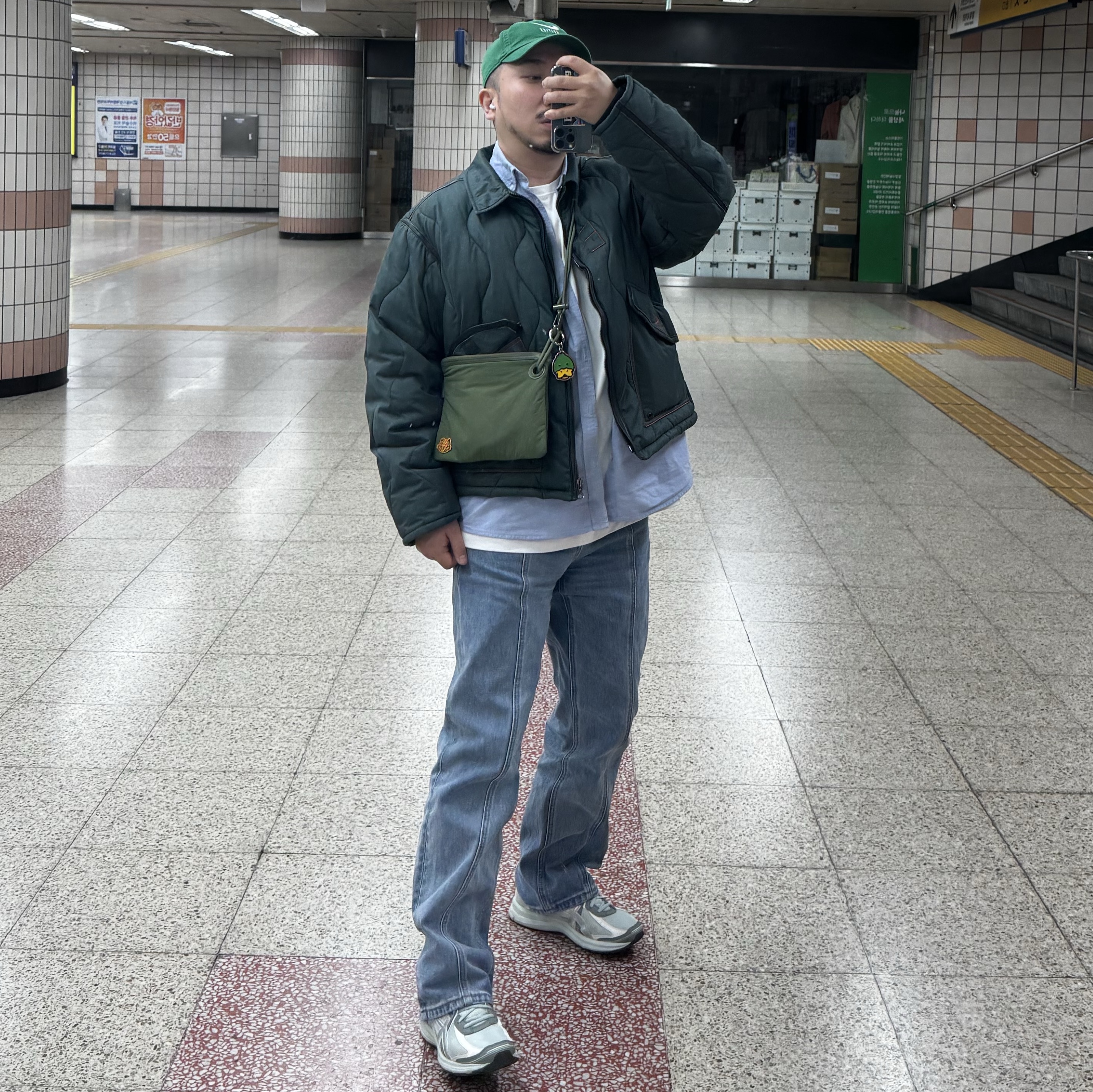 Diesel W-Petrit Quilted Padded Jacket with Contrast Trims White, Asics Jog 100 S Lichen Rock Pure Silver - D Standard 착용 스타일