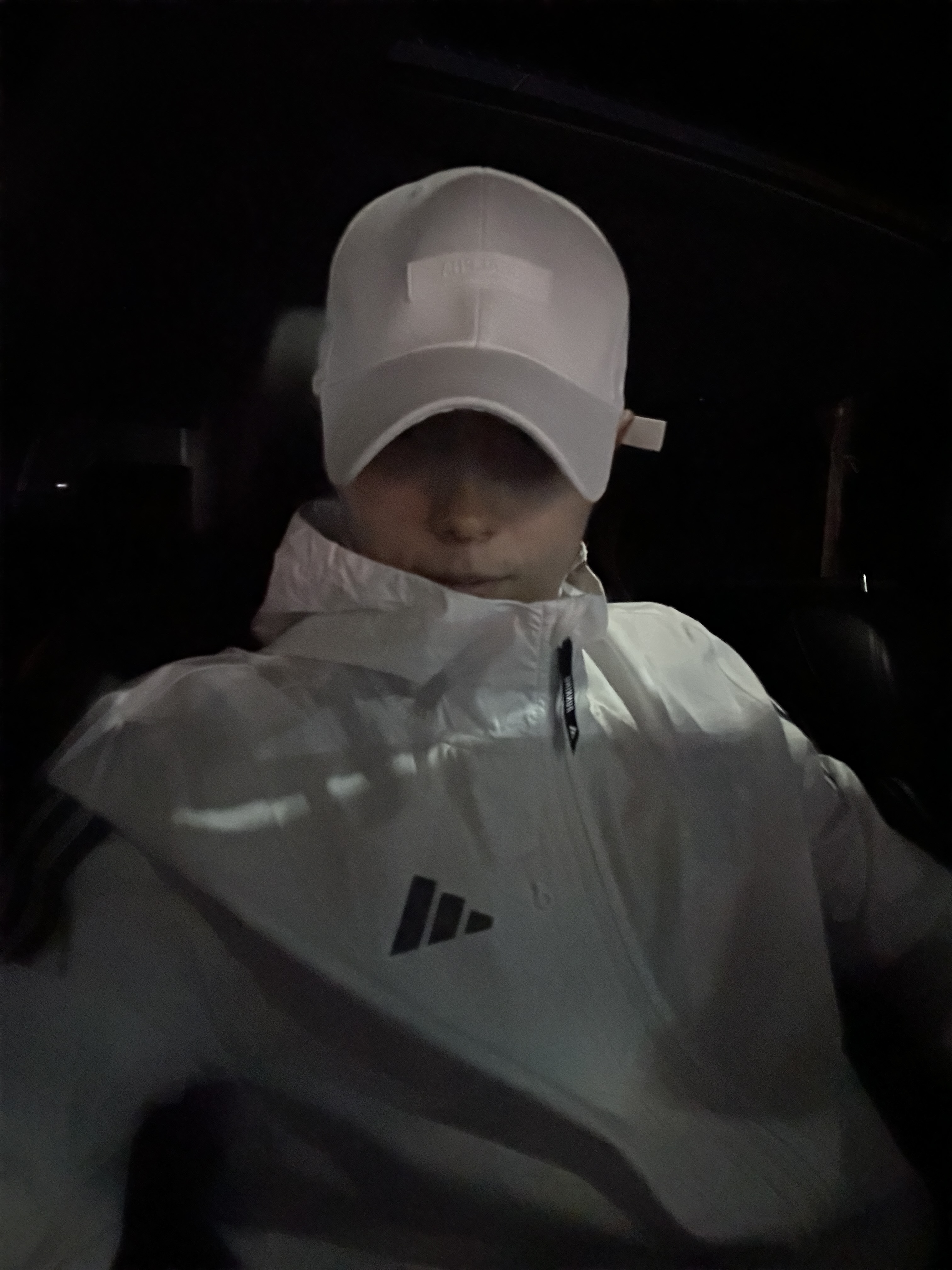 Adidas Own The Run Base Running Jacket White - KR Sizing, Adidas Own The Run Jacket Black - KR Sizing 착용 스타일 - 1
