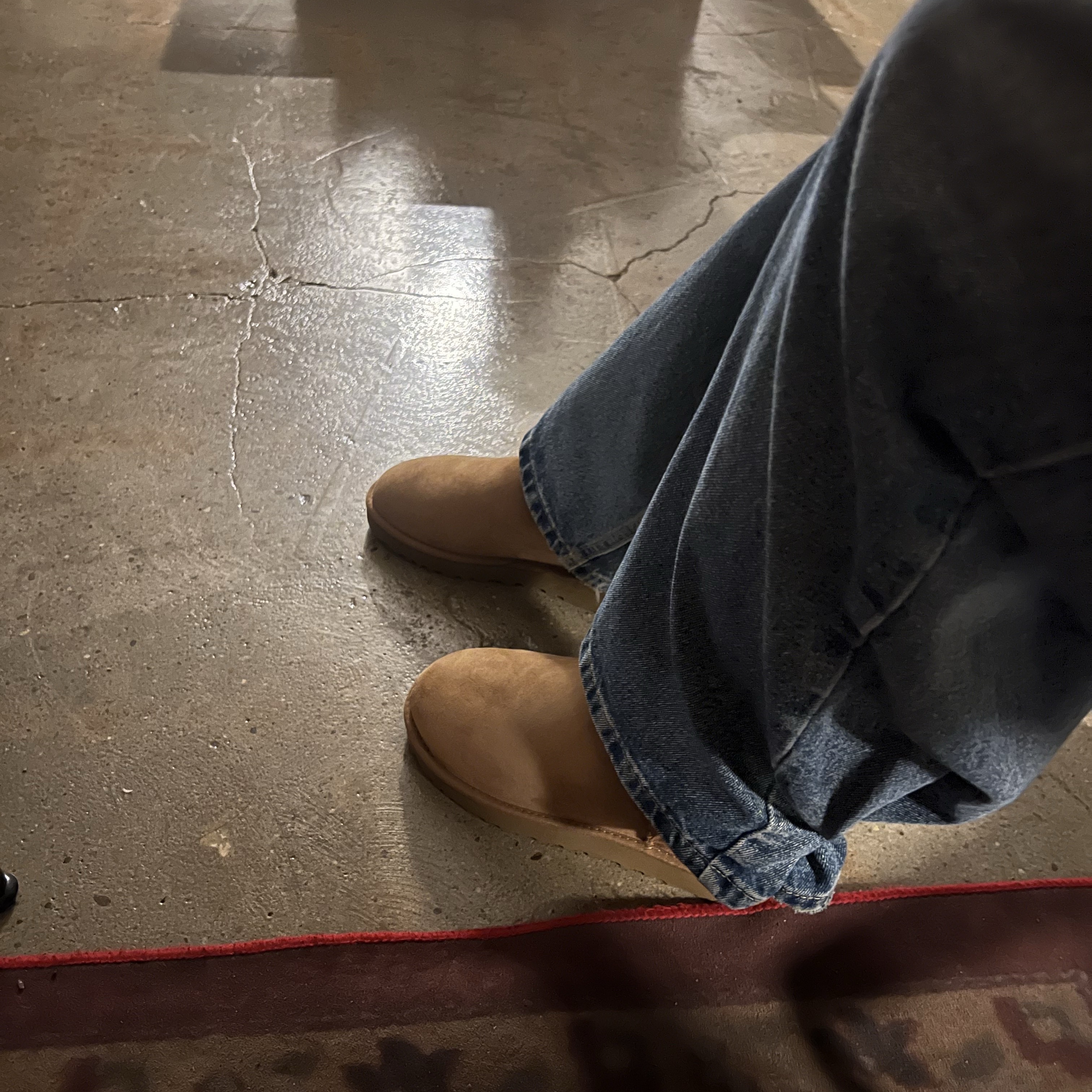 (W) UGG Classic Mini II Boots Chestnut 착용 스타일 - 1