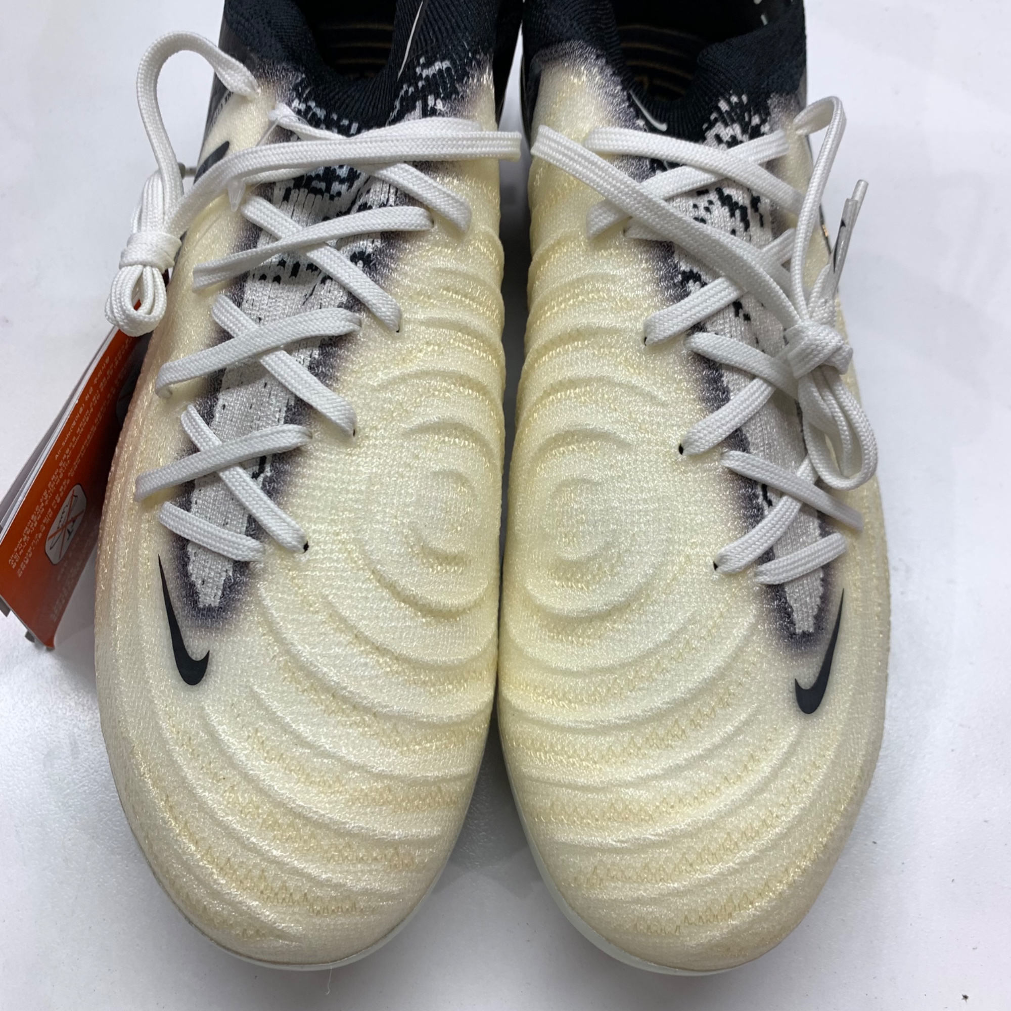 나이키 팬텀 GX 2 엘리트 FG 화이트 메탈릭 골드 코인 블랙 | KREAM