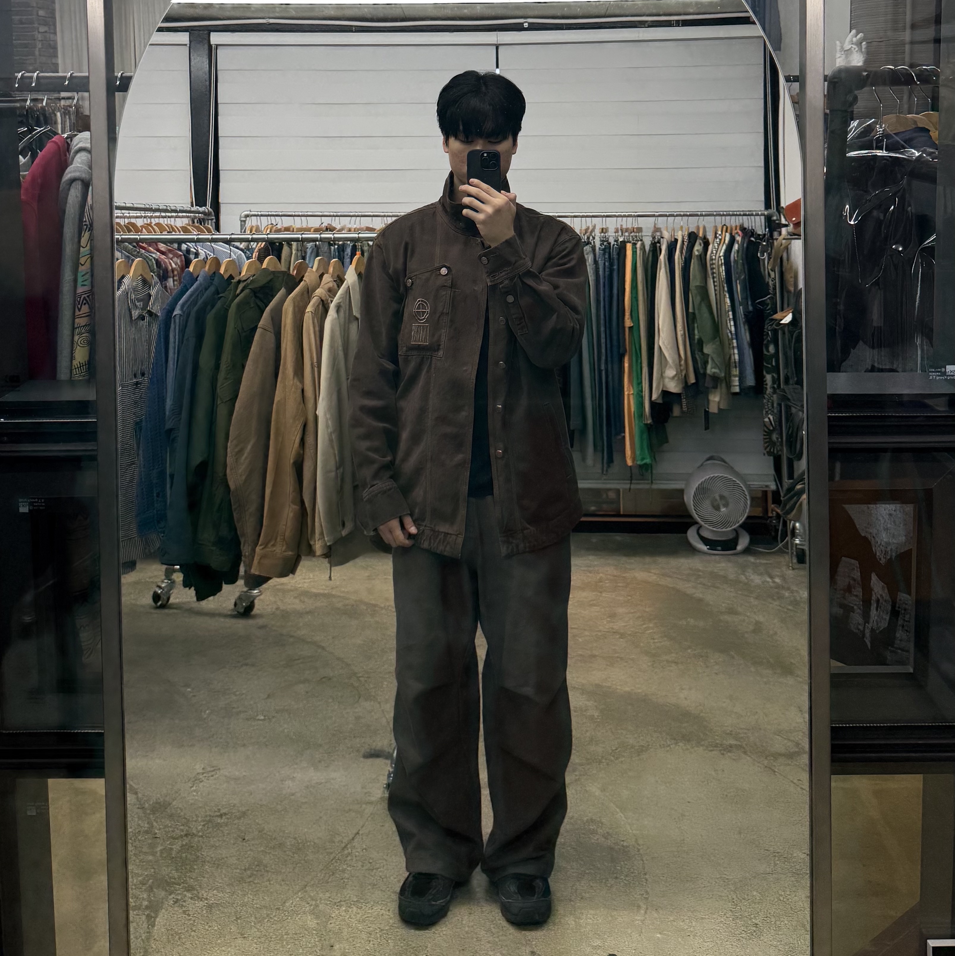Hatchingroom Wide Curve Trousers Wool Mud Brown, New Balance 509 Black Castle Grey 착용 스타일