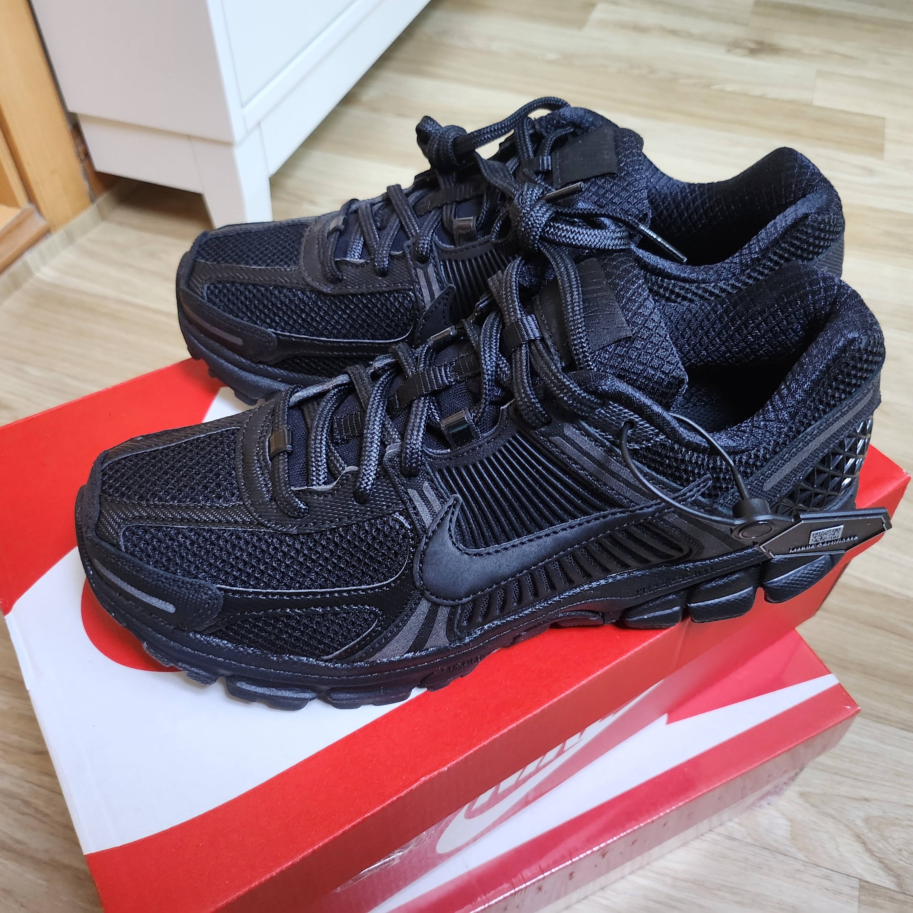 Nike Zoom Vomero 5 SP Black 착용 스타일