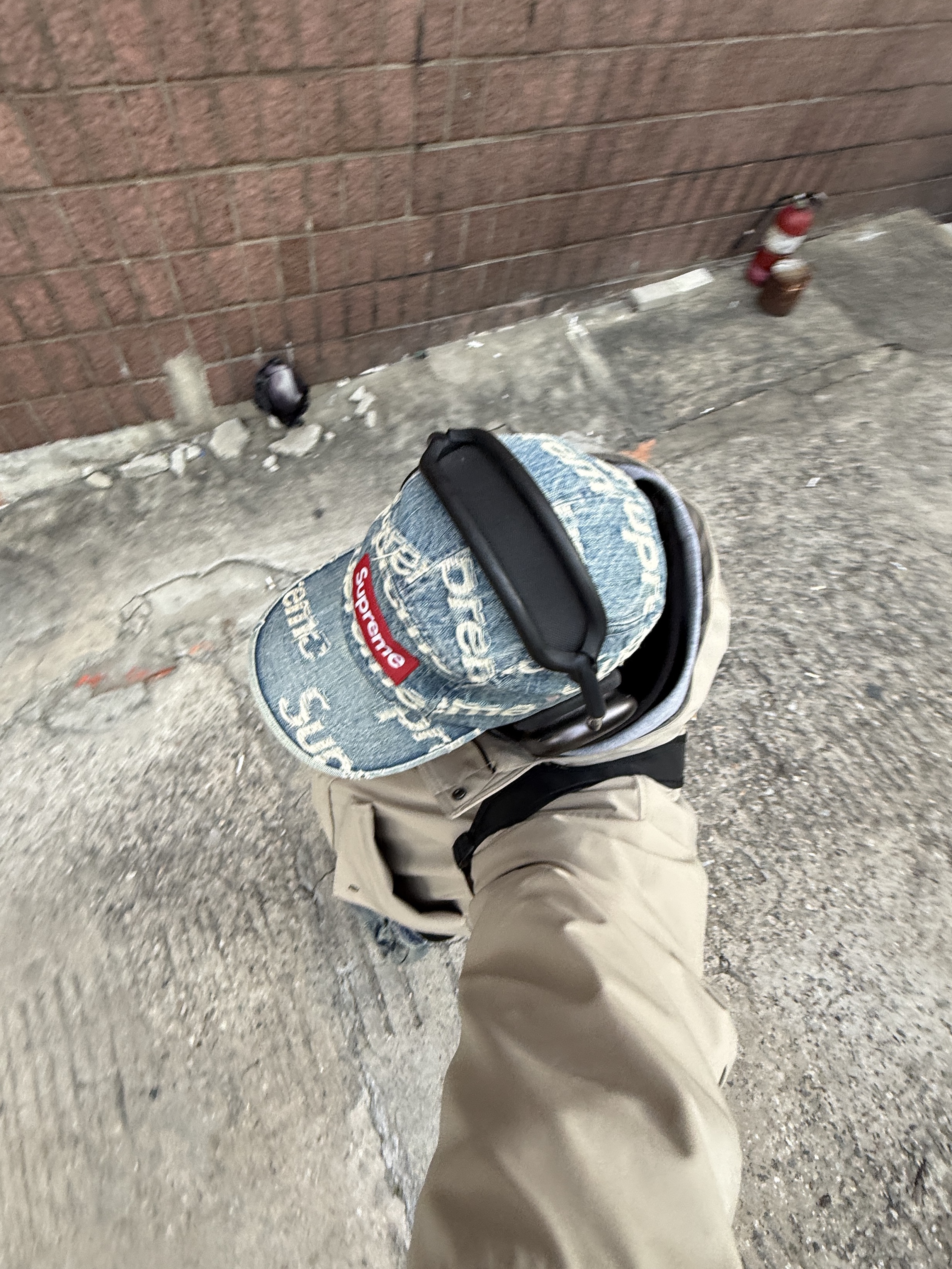 Nike x Supreme Air Force 1 Low White, Arc'teryx Heliad 15 Backpack Black 착용 스타일 - 7