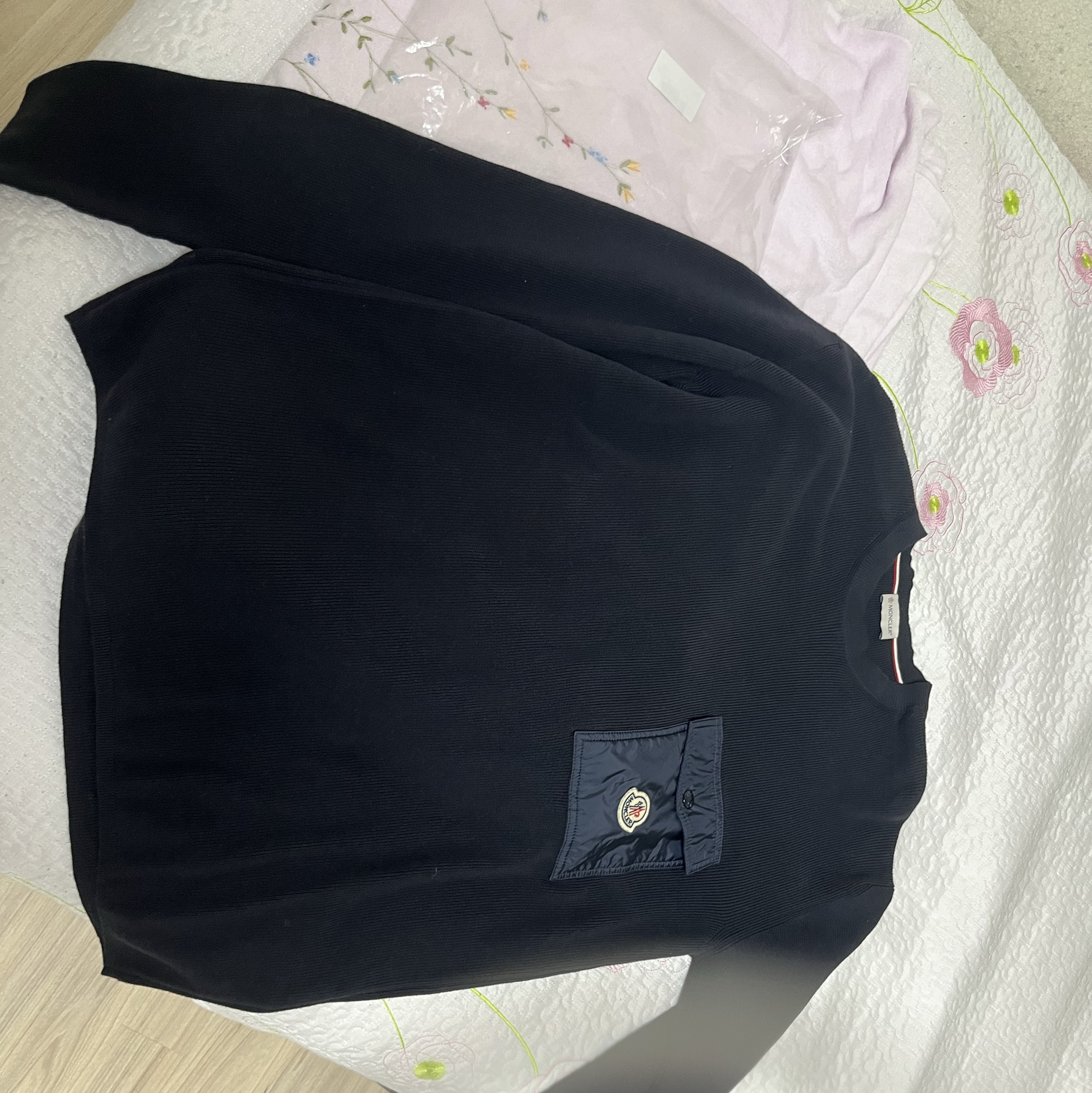 Moncler Pocket Logo Patch Sweatshirt Navy Blue - 22SS 착용 스타일