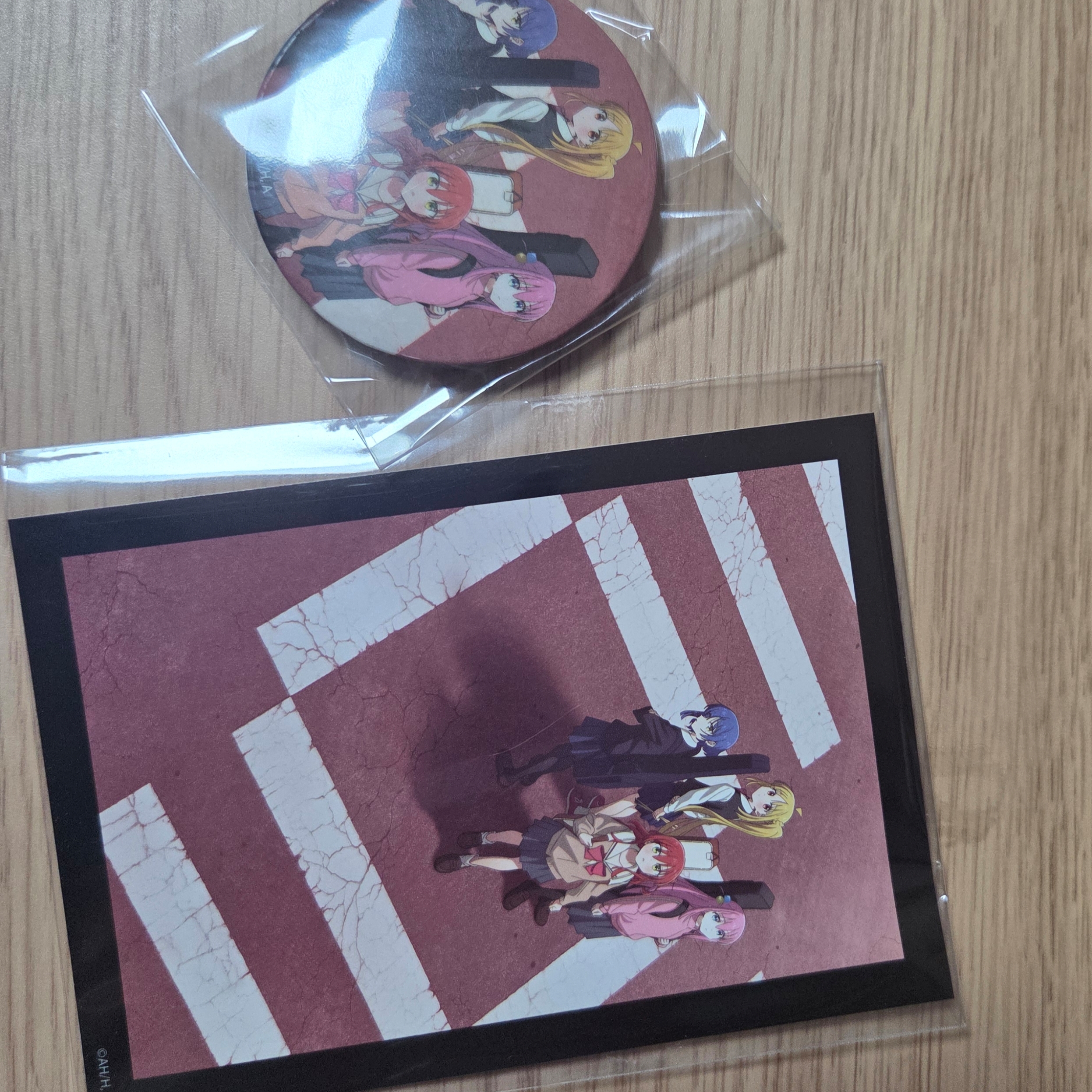 KESSOKUBAND Can Badge & Bromide Set 착용 스타일