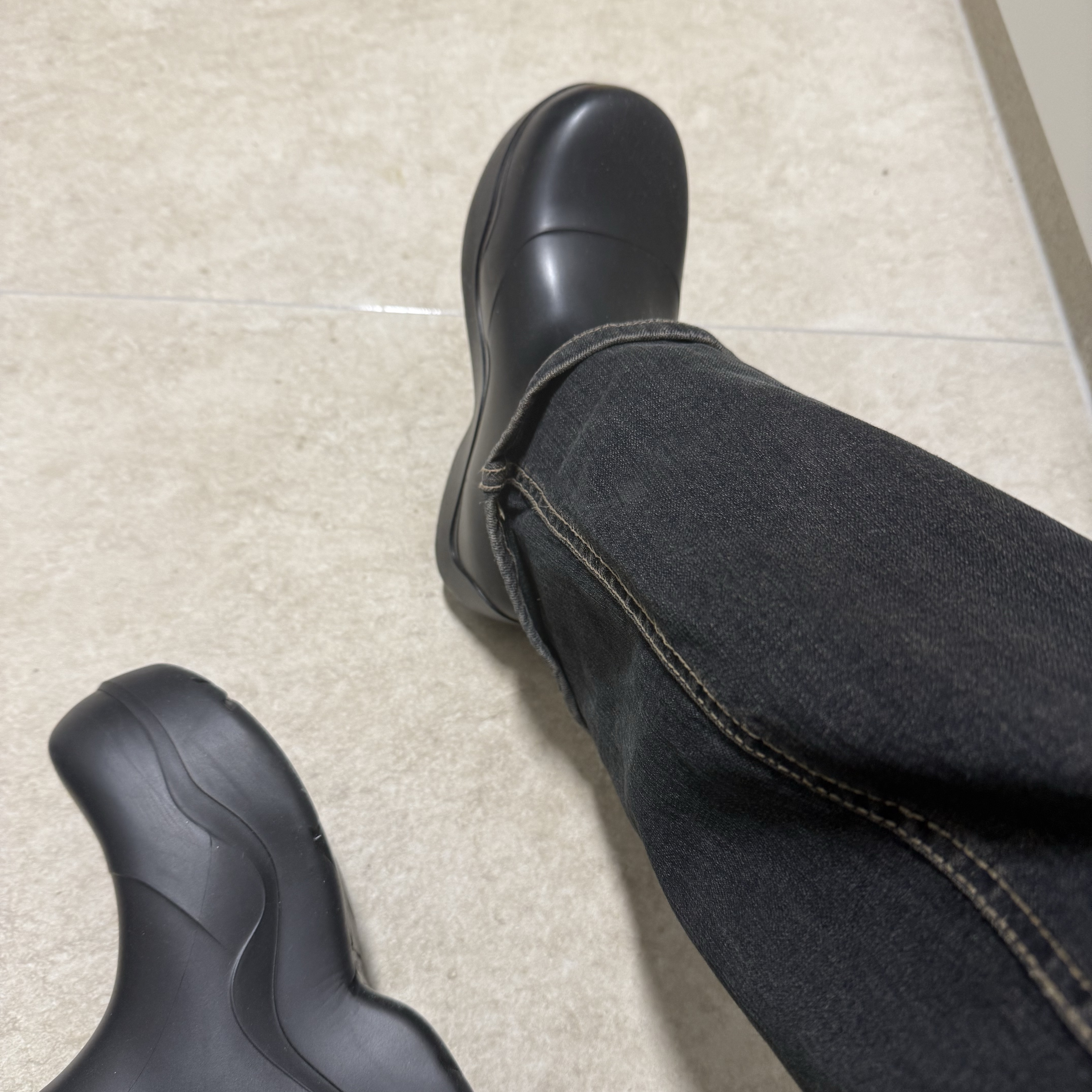 (W) Bottega Veneta Puddle Ankle Boot Shearling Black 착용 스타일