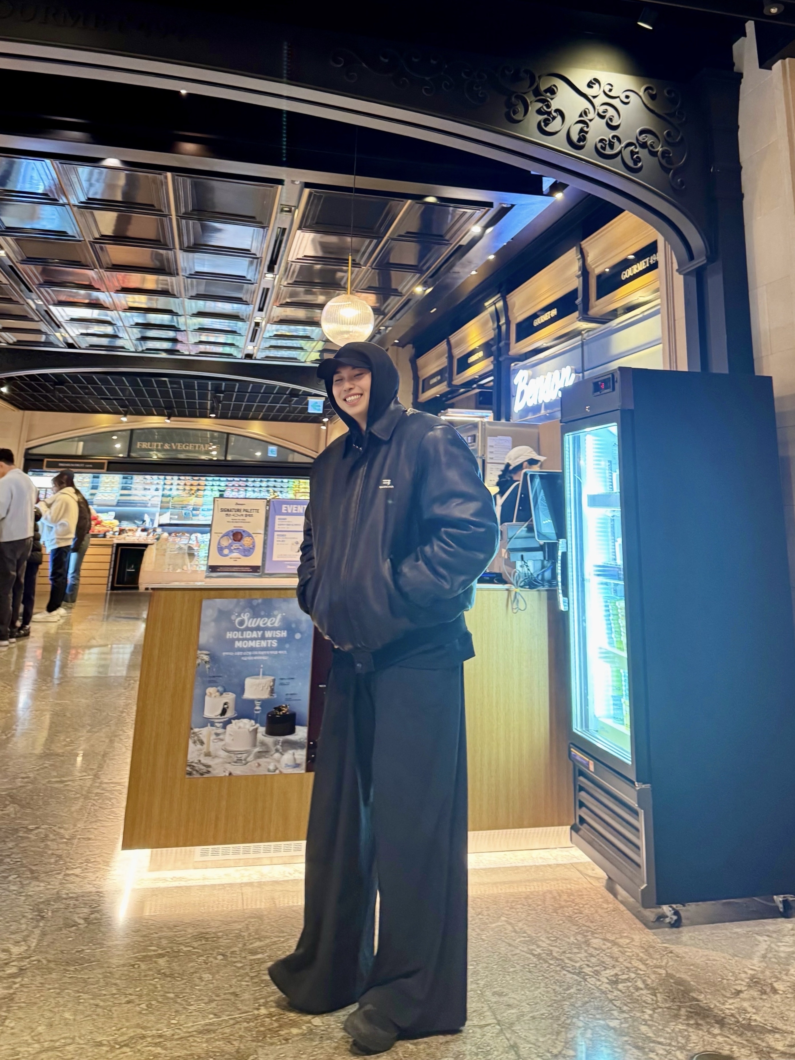 Balenciaga Sporty B Taxi Blouson Black 착용 스타일