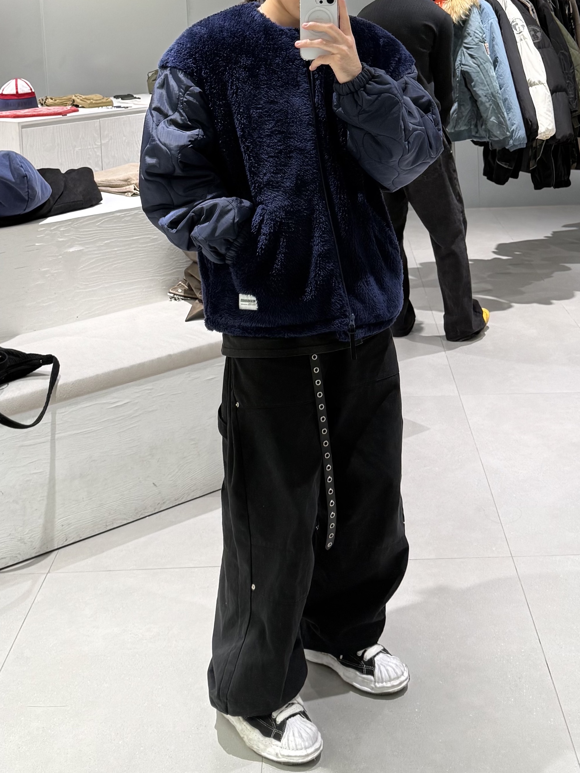 Stussy x Martine Rose Collage Pigment Dyed T-Shirt Black, Maison Mihara Yasuhiro Blakey OG Sole Canvas Low-top Sneakers Black 착용 스타일