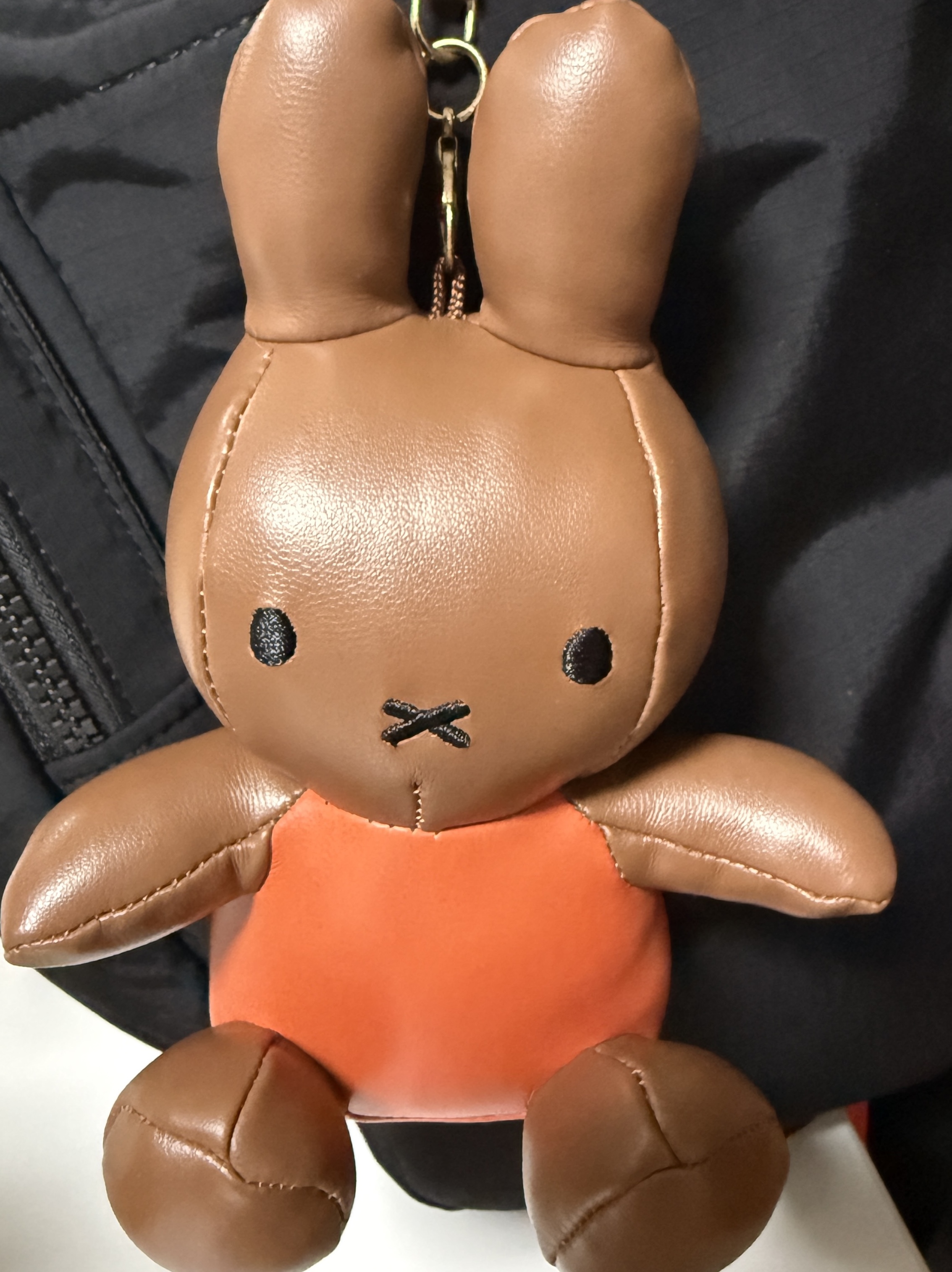 Many a Little Pu Miffy Key Ring Brown 착용 스타일