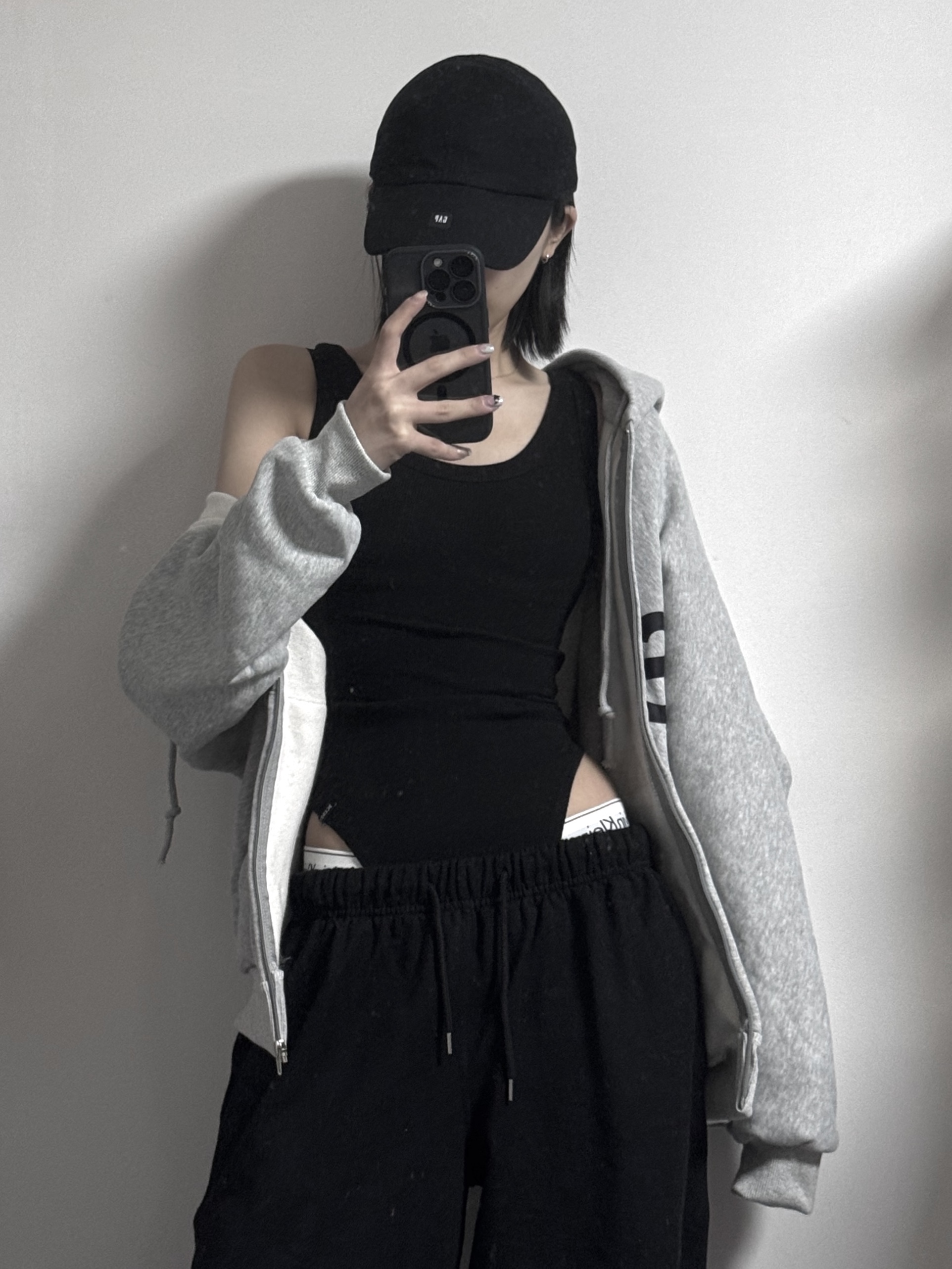 Yeezy HD-10 Grey - Korea Limited, Yeezy Gap Engineered By Balenciaga Logo Cap Black 착용 스타일 - 2