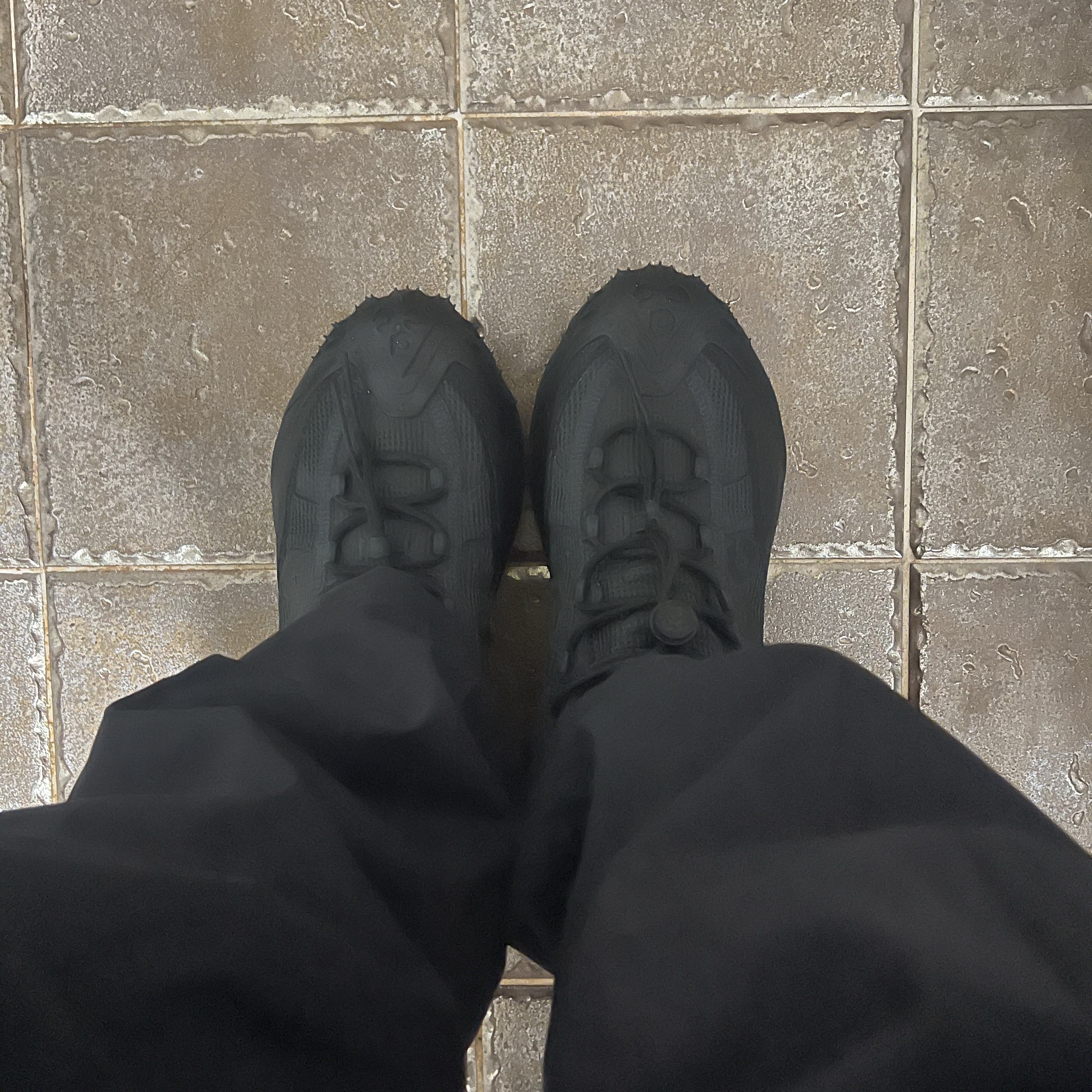 Nike ACG Mountain Fly 2 Low Gore-Tex Black and Dark Smoke Grey 착용 스타일