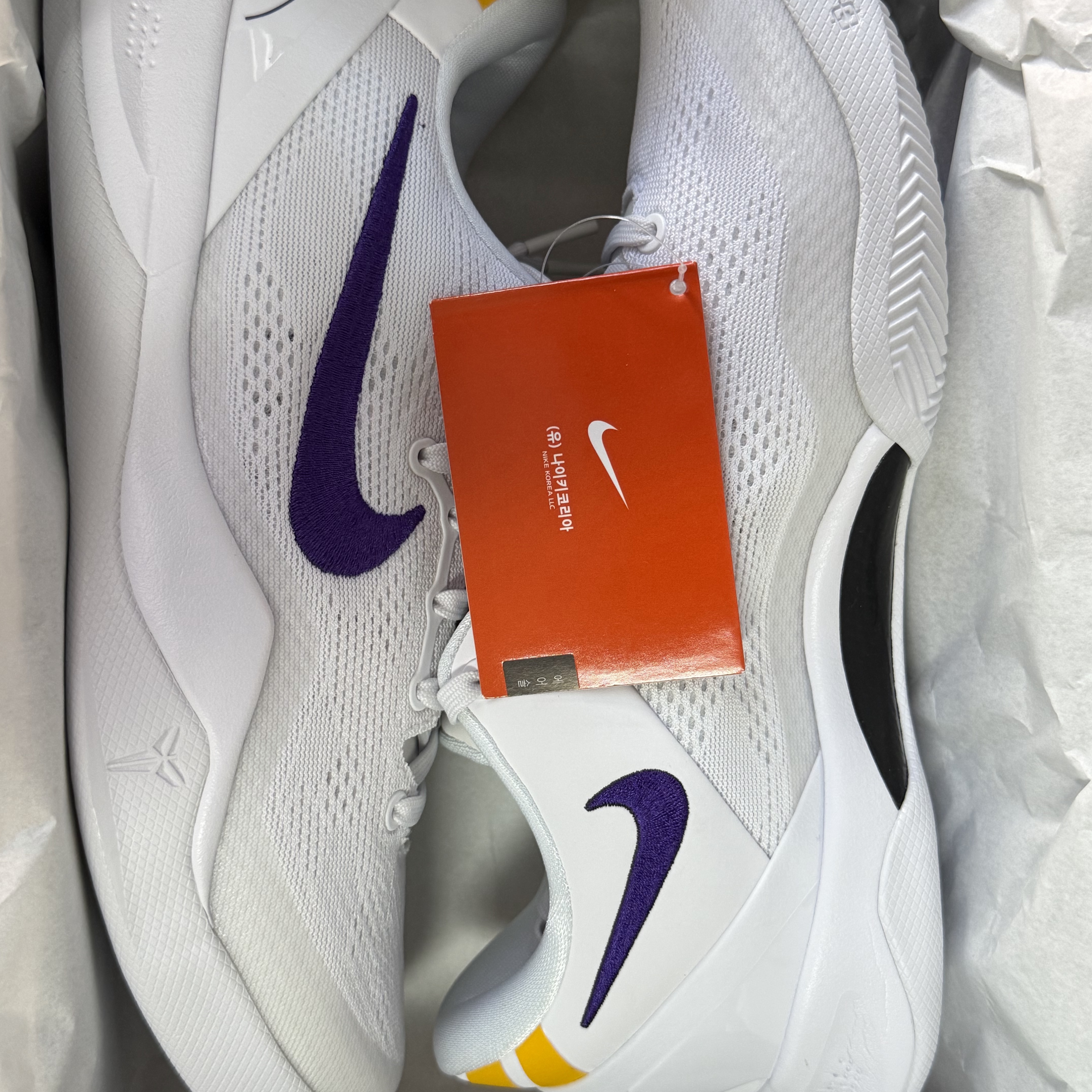 Nike Kobe 8 Protro White and Court Purple 착용 스타일 - 2