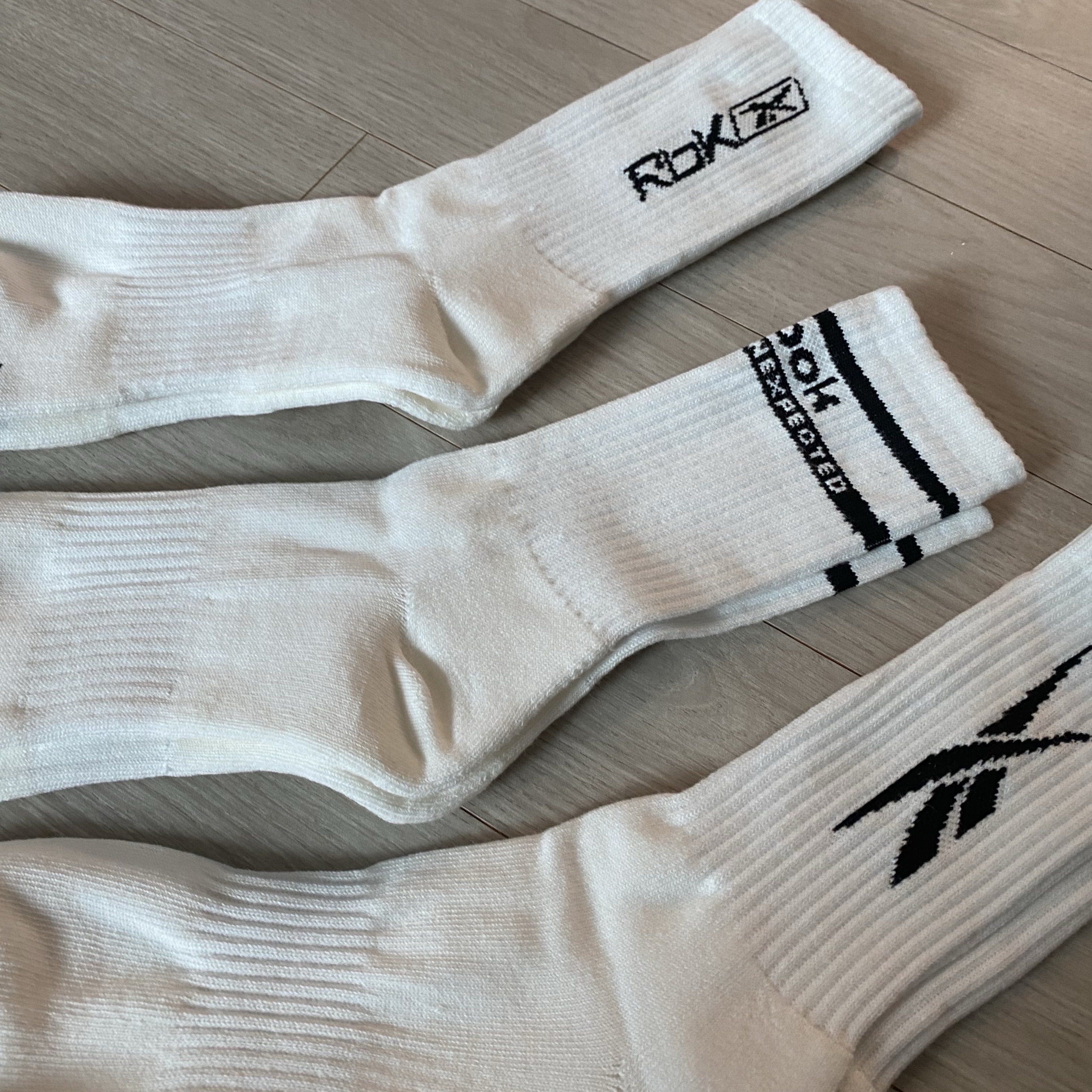 Reebok Iconic Mix Logo Socks 3PACK White 착용 스타일