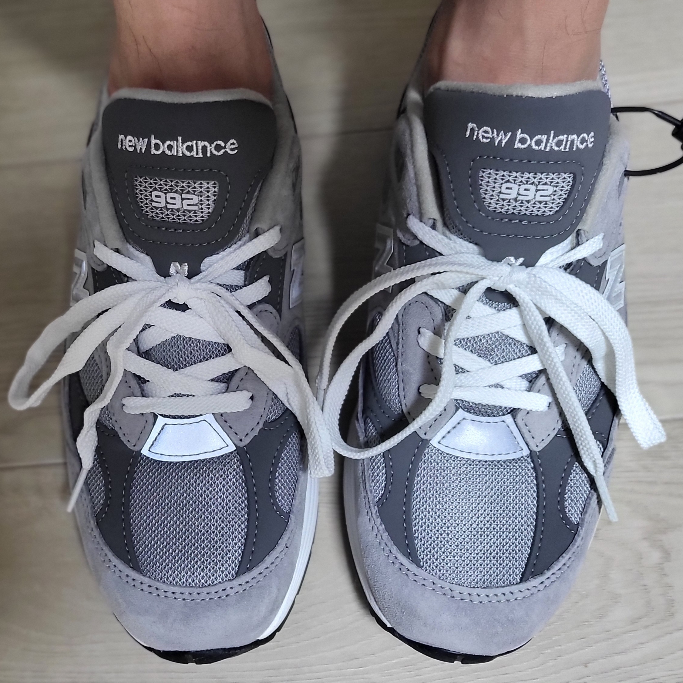 New Balance 992 Made in USA Core Grey Silver Metallic 착용 스타일