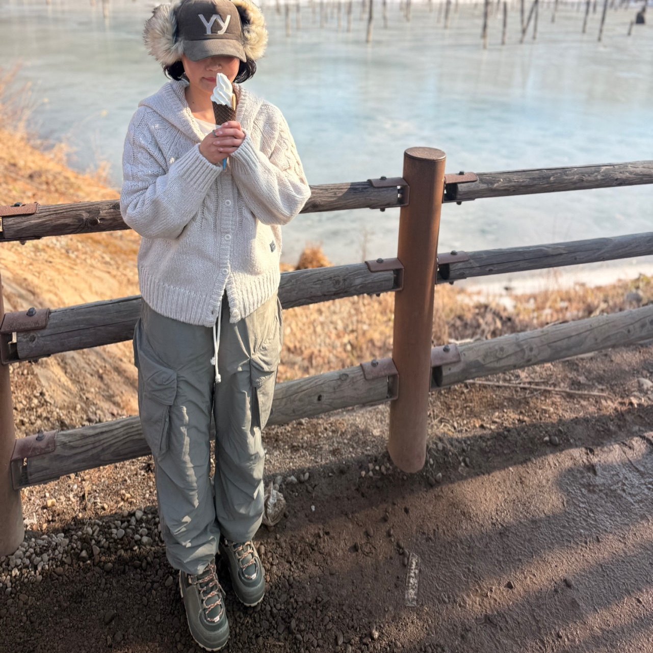Open Yy Faux Fur Corduroy Earflap Cap Khaki 착용 스타일