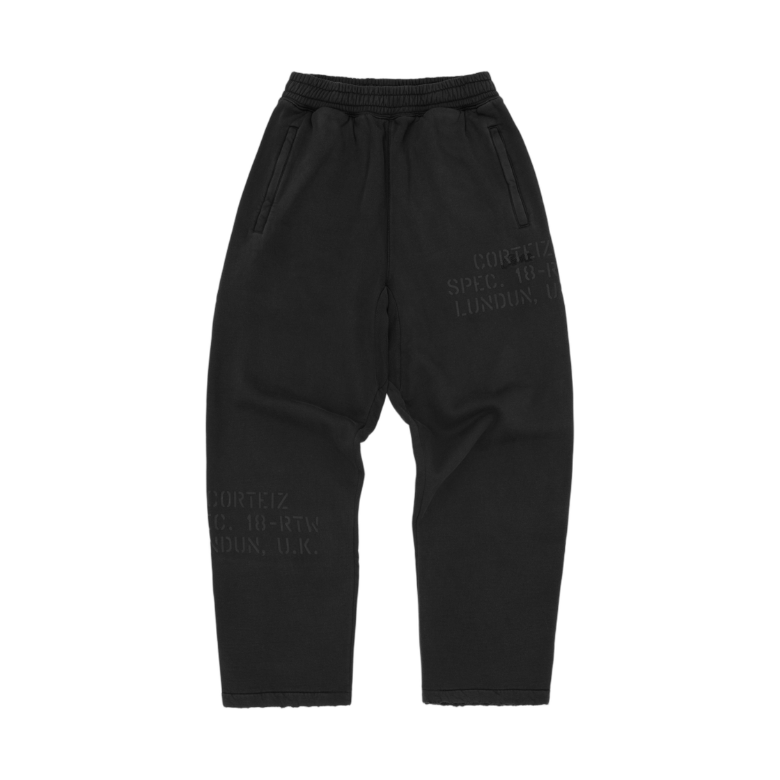 코르테이즈 HMP 스텐실 오픈 헴 스웨트팬츠 블랙 오버다이(Corteiz HMP Stencil Open Hem Sweatpant Black Overdye)