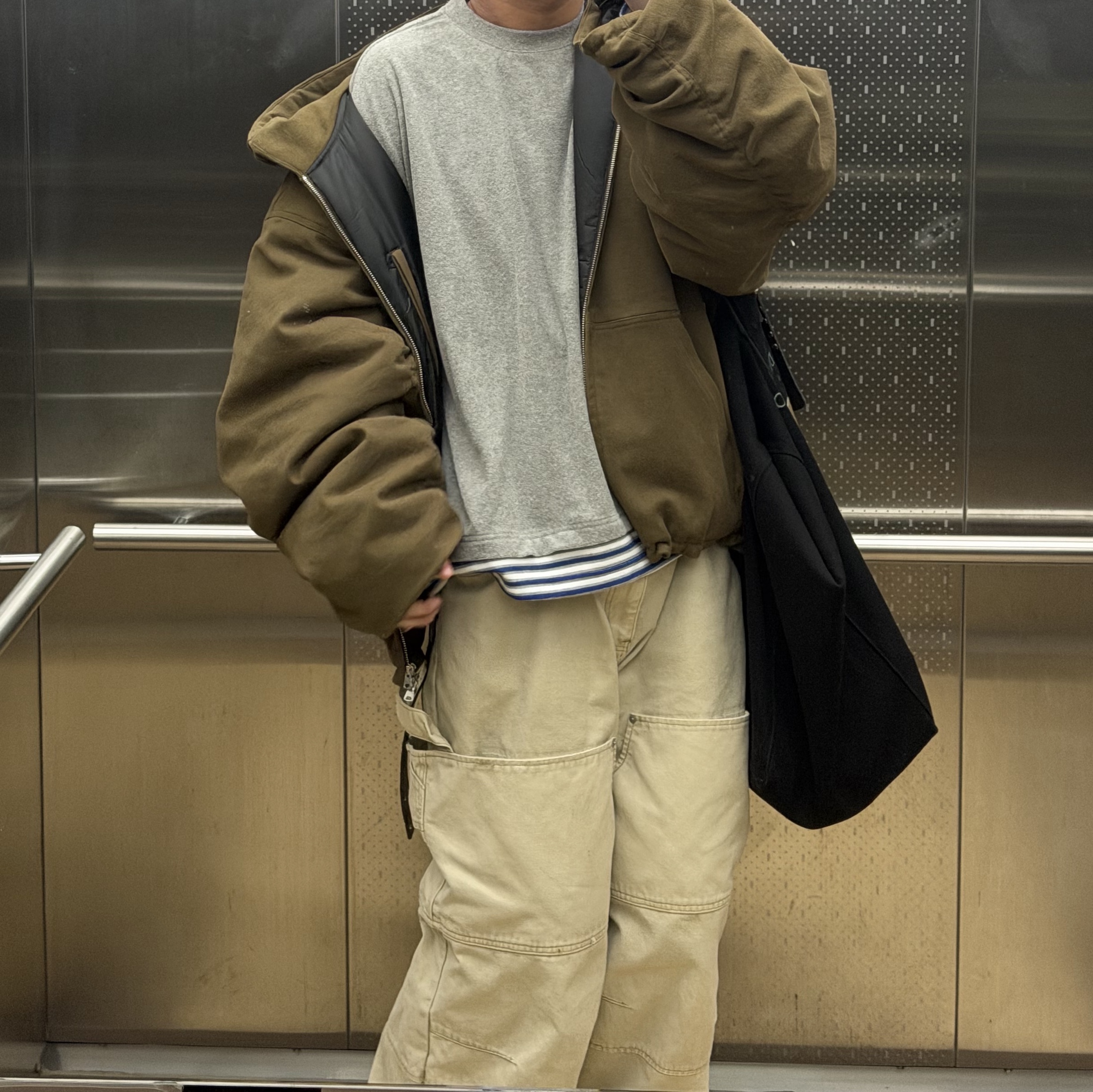 Nonnod Terry Layered T-shirts Grey, Nonnod Moleskin Shirring Bomber Khaki Brown 착용 스타일