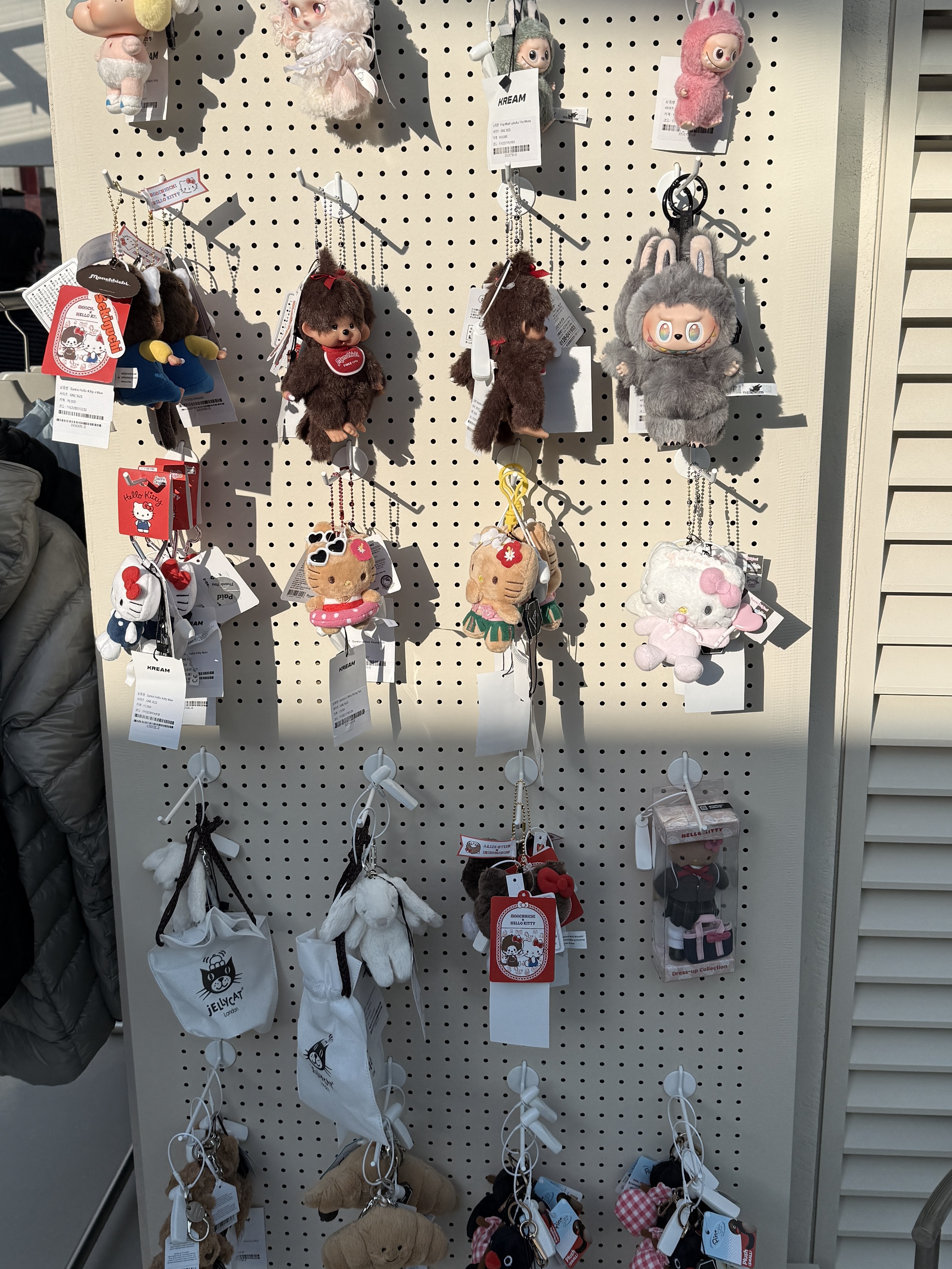Pop Mart Teletubbies Say Hello Series Figures Sealed Case (1 Blind Box), Pop Mart Labubu The Monsters Highlight Series ID Keyring (Opened Case) 착용 스타일 - 2