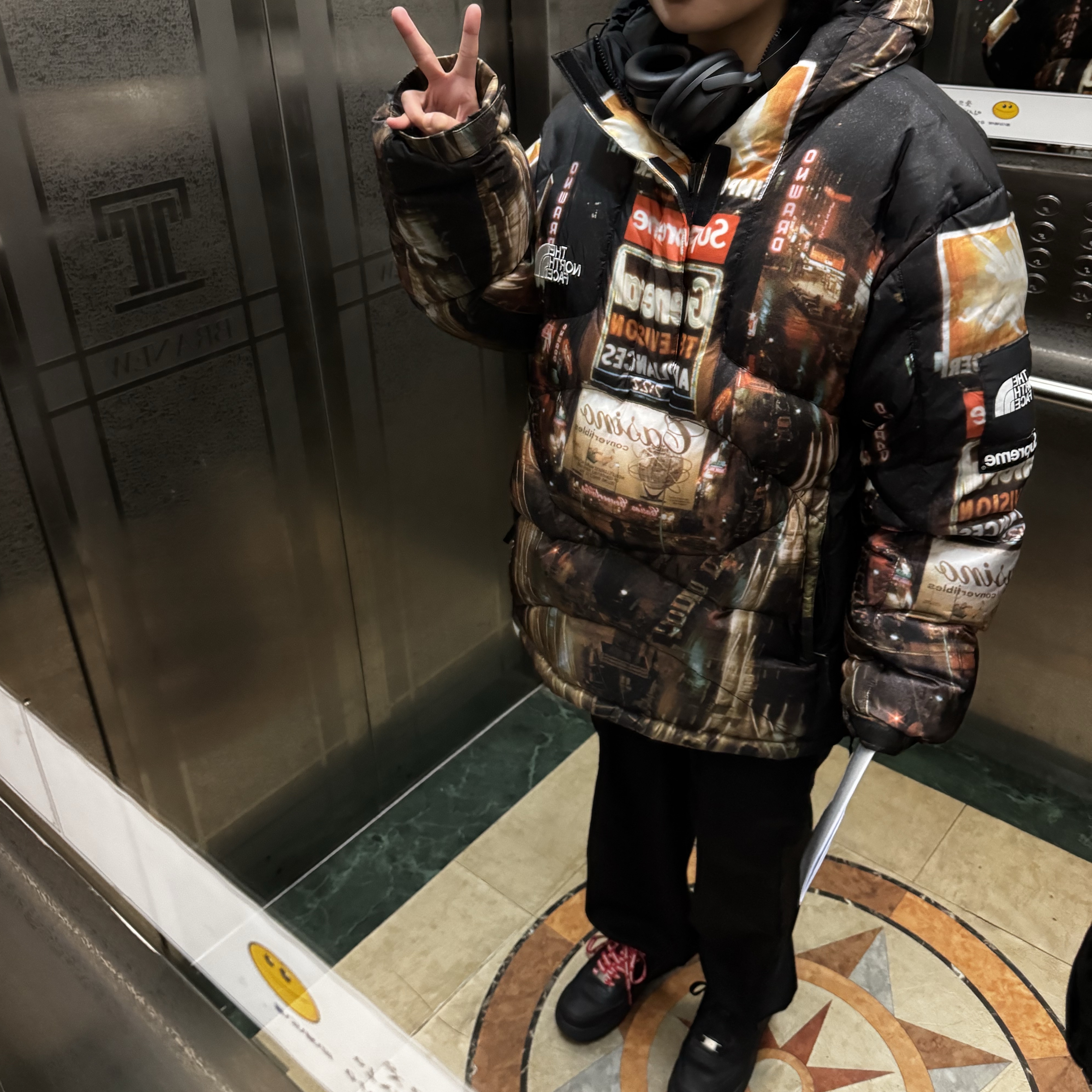 Supreme x The North Face 800-Fill Half Zip Hooded Pullover Times Square - 22FW, (W) Nike Air Force 1 '07 Low Triple Black 착용 스타일