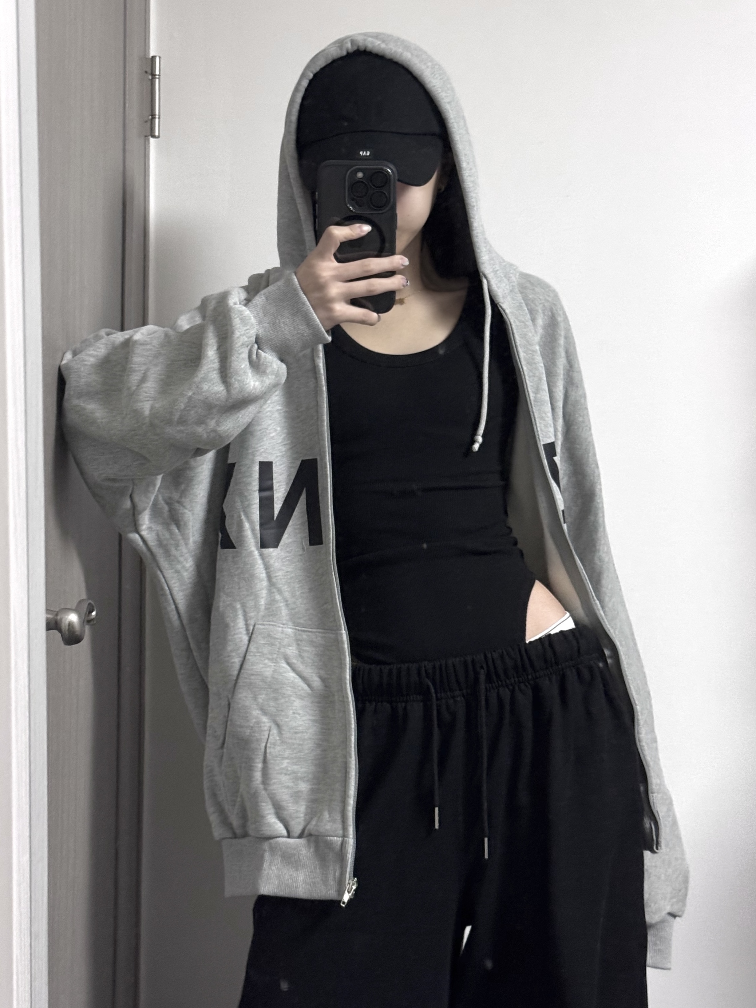 Yeezy HD-10 Grey - Korea Limited, Yeezy Gap Engineered By Balenciaga Logo Cap Black 착용 스타일 - 1