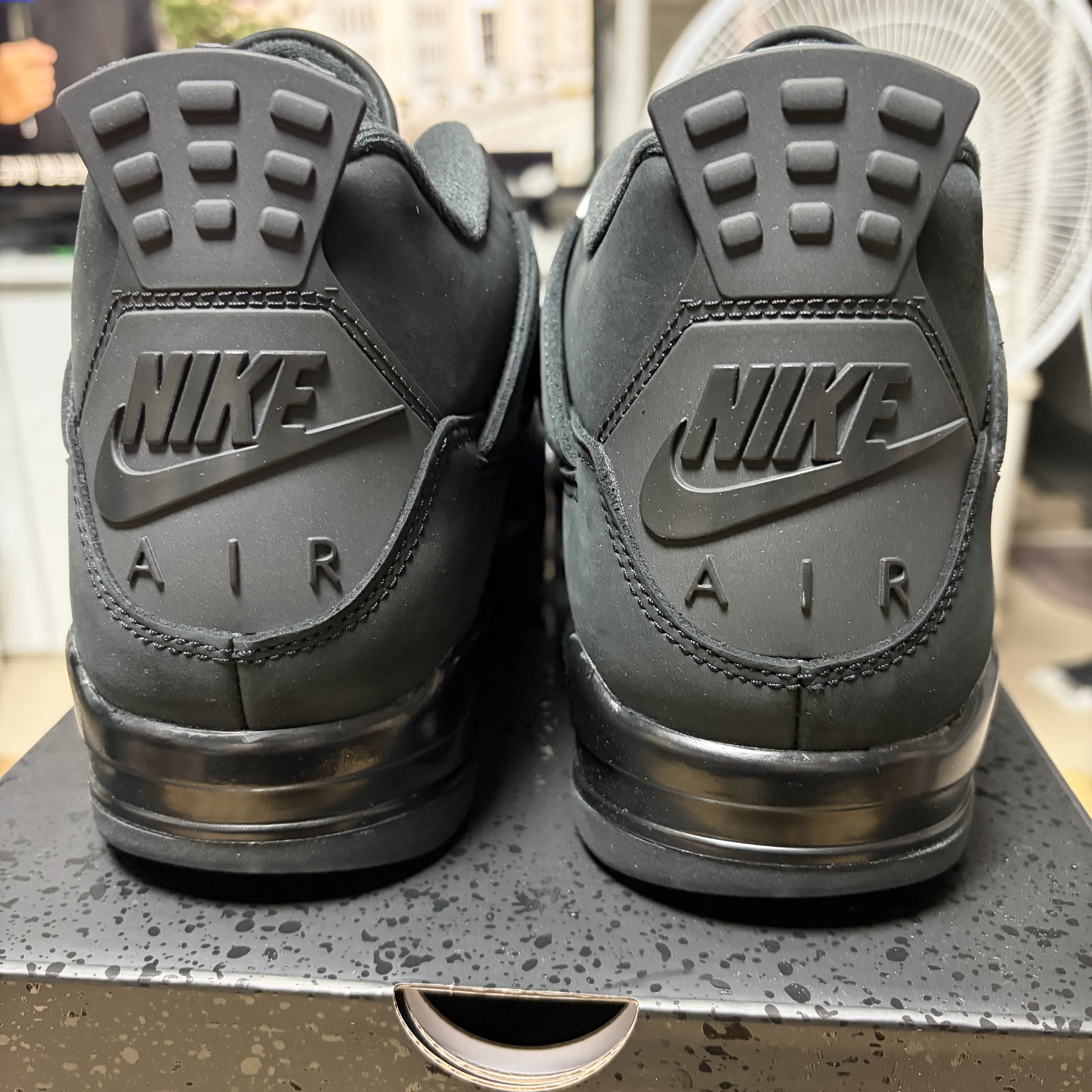 Jordan 4 Retro Black Cat 2025 착용 스타일 - 5