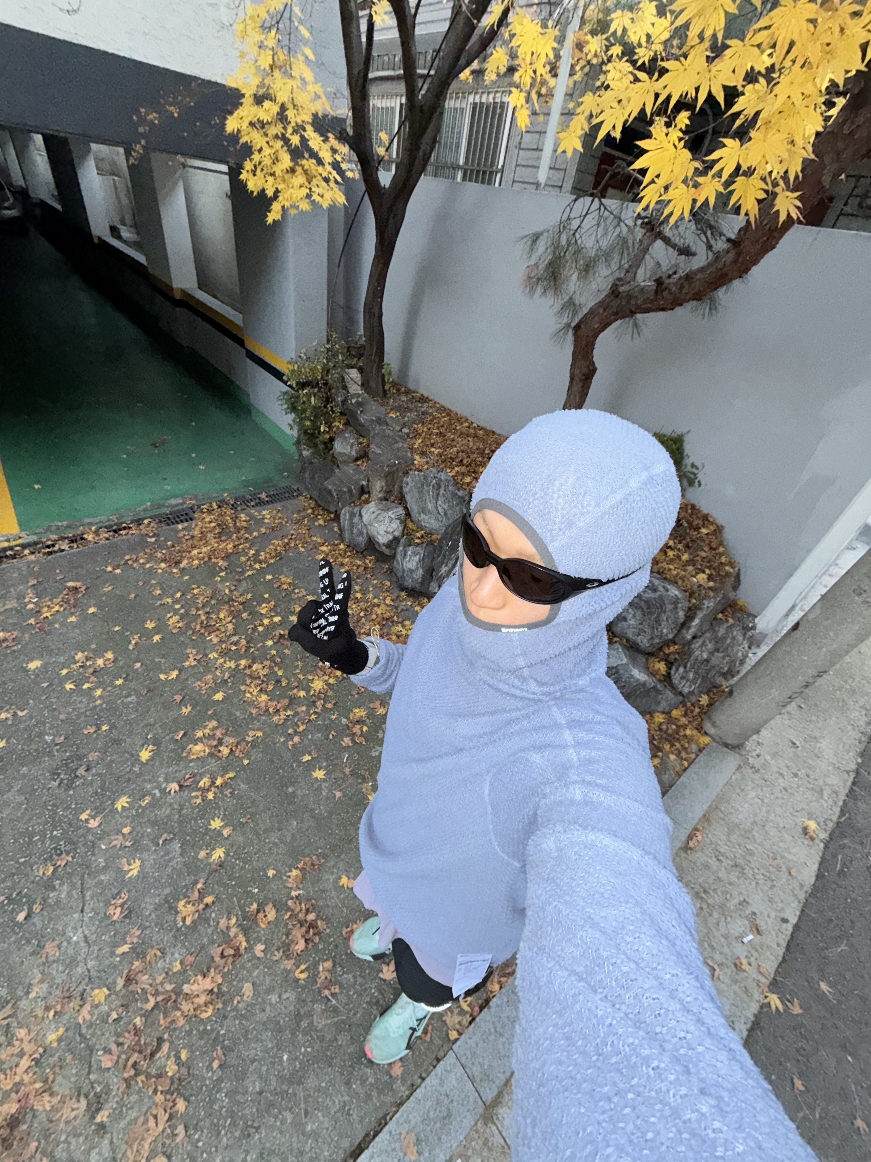 Satisfy Ghostfleece AD Light Hoodie Stone 착용 스타일