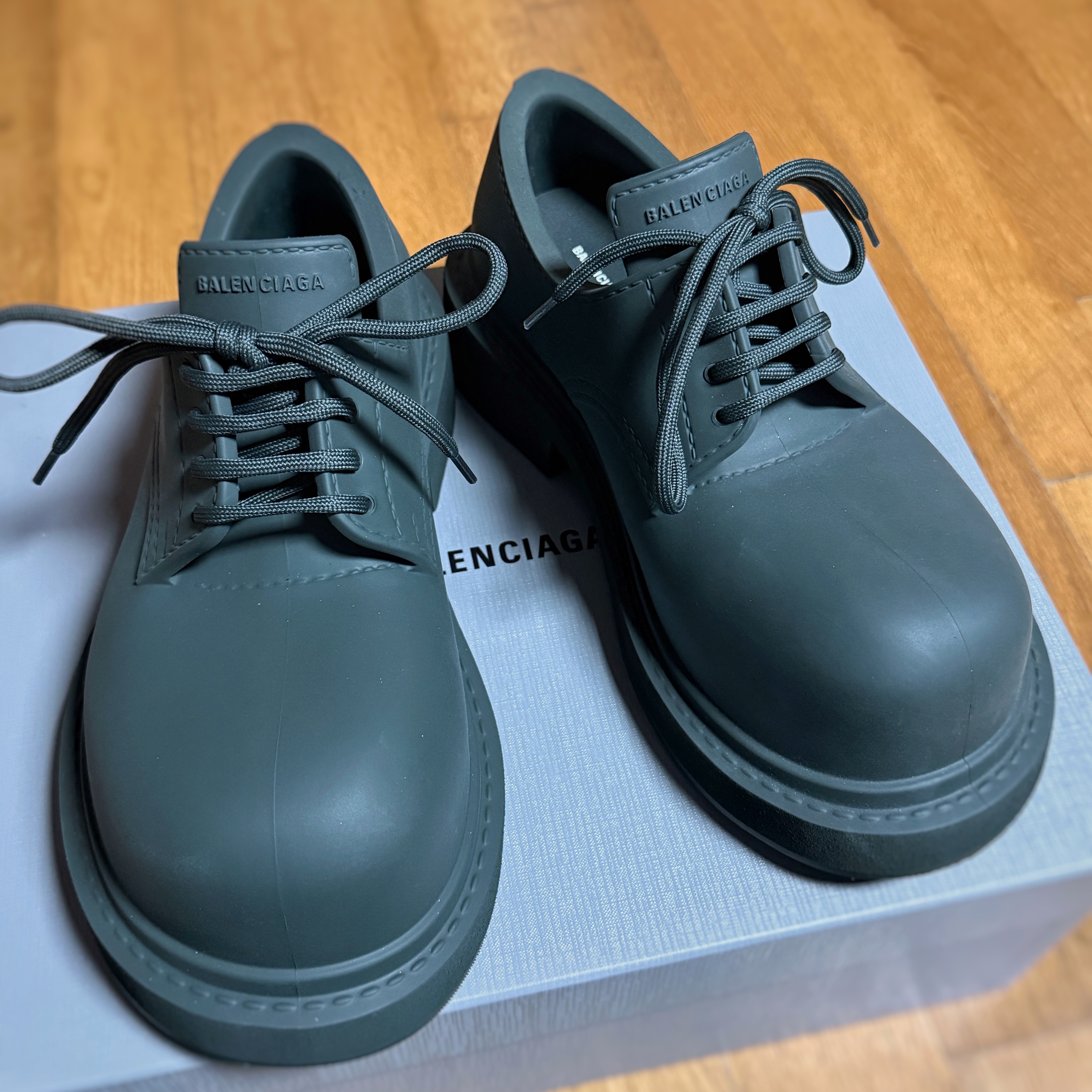 Balenciaga Steroid Derby Dark Green 착용 스타일