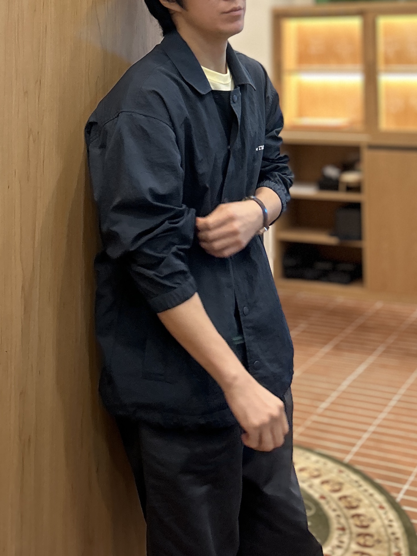 Le TIGRE Modern Coach jacket Light Navy, Le TIGRE Classic Chino pants Graphite 착용 스타일 - 3