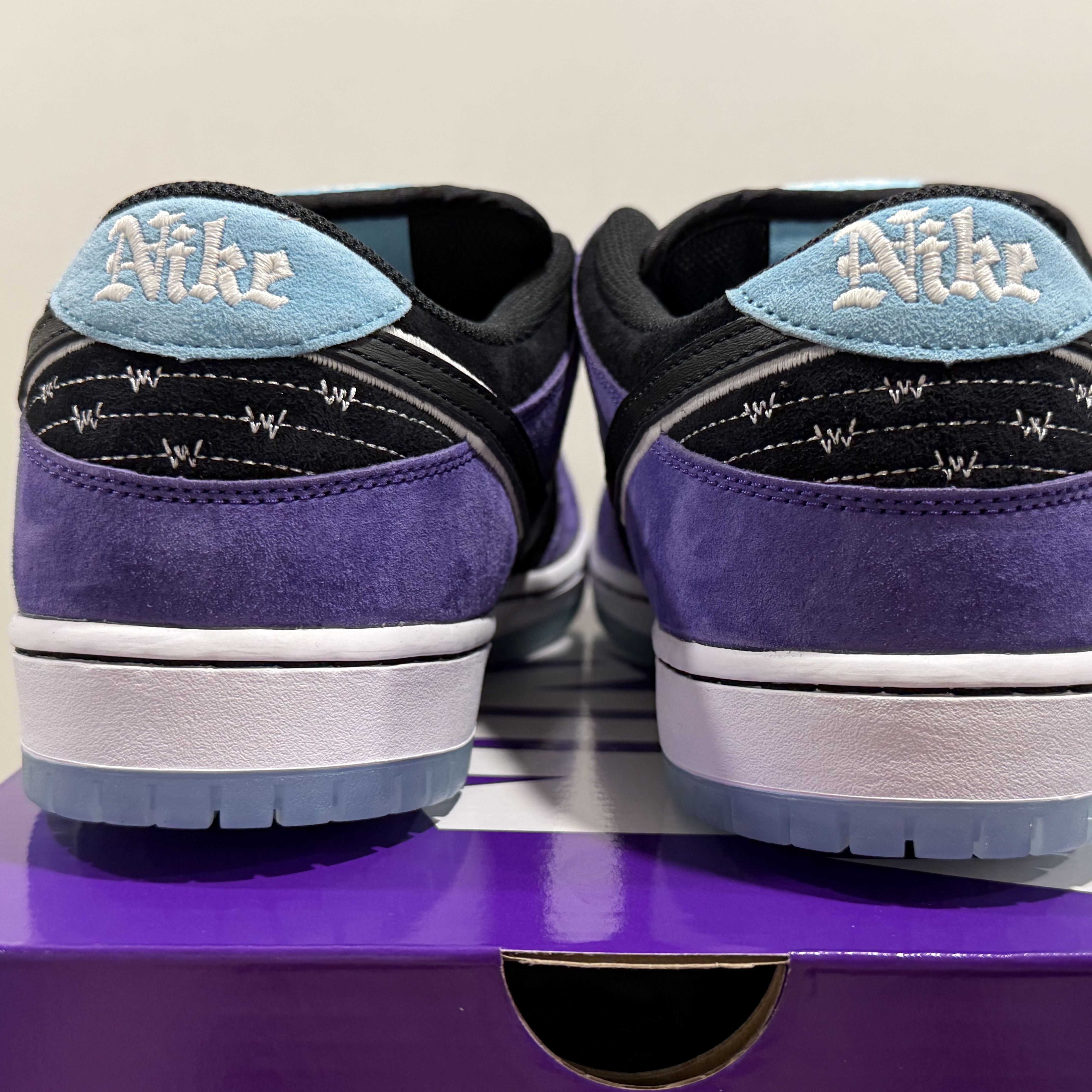 Nike x Hayley Wilson SB Dunk Low Pro Black and Court Purple 착용 스타일 - 5