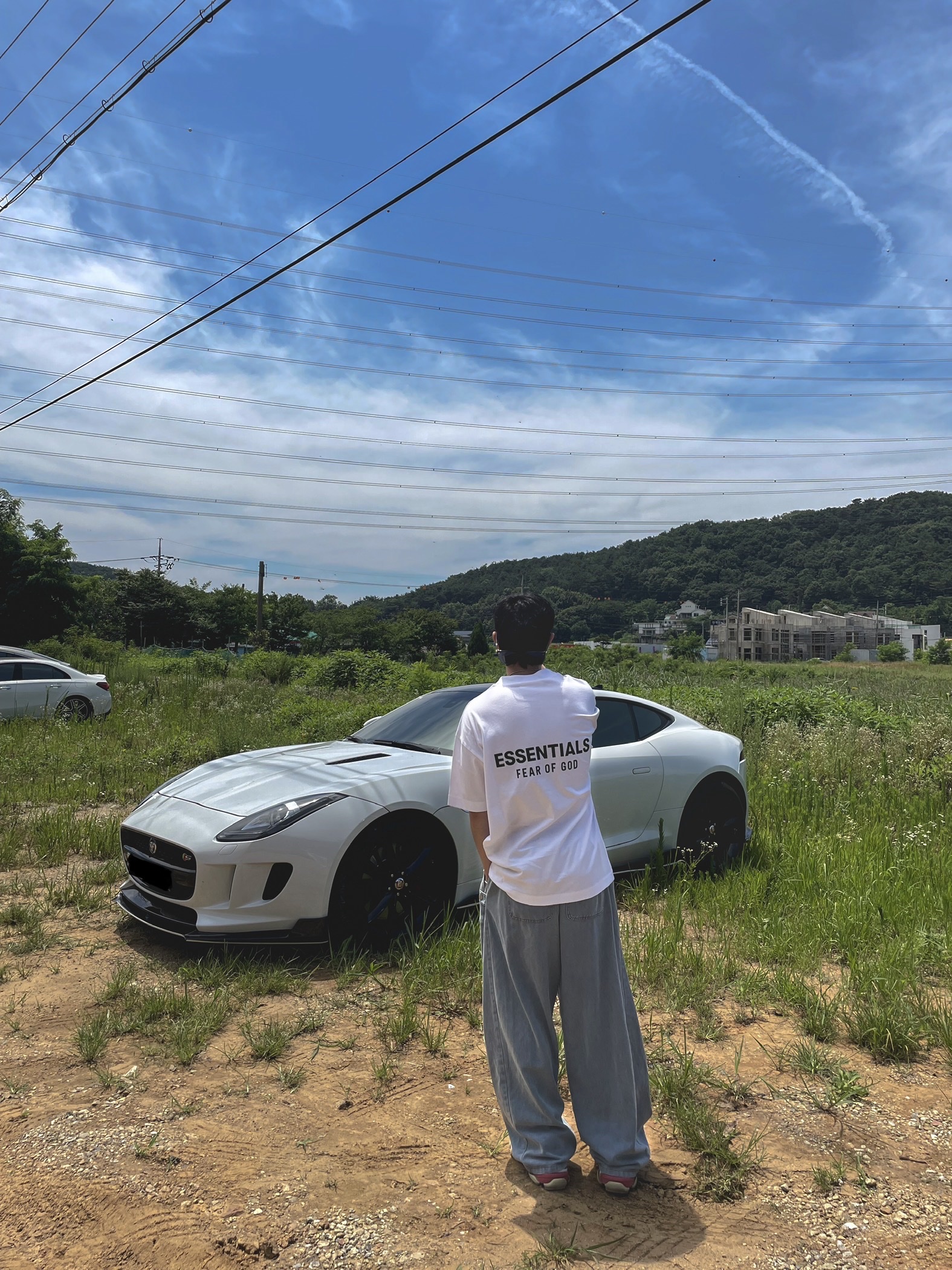 Essentials Classic Short Sleeve T-Shirt Bright White - 25SS, Balenciaga x Gucci The Hacker Project Triple S Sneakers Beige Ebony GG Supreme Black White Red 착용 스타일 - 1