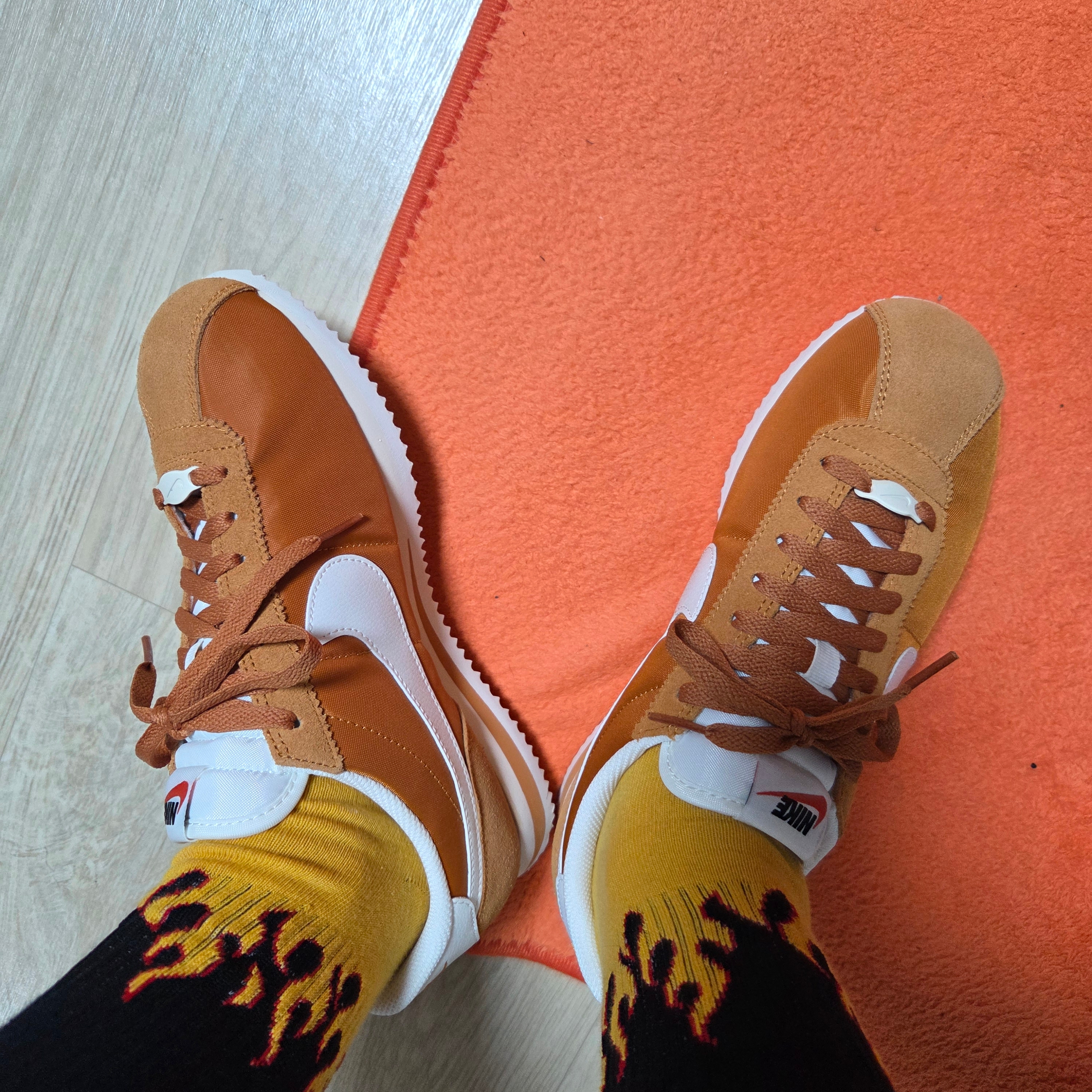 Nike Cortez TXT Monarch Muslin 착용 스타일 - 1