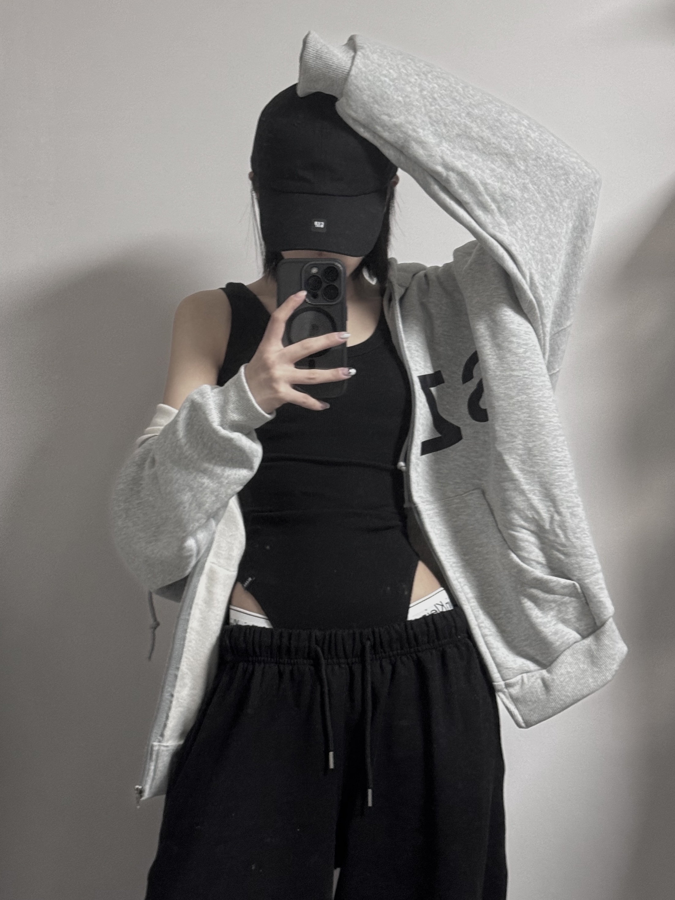 Yeezy HD-10 Grey - Korea Limited, Yeezy Gap Engineered By Balenciaga Logo Cap Black 착용 스타일 - 1