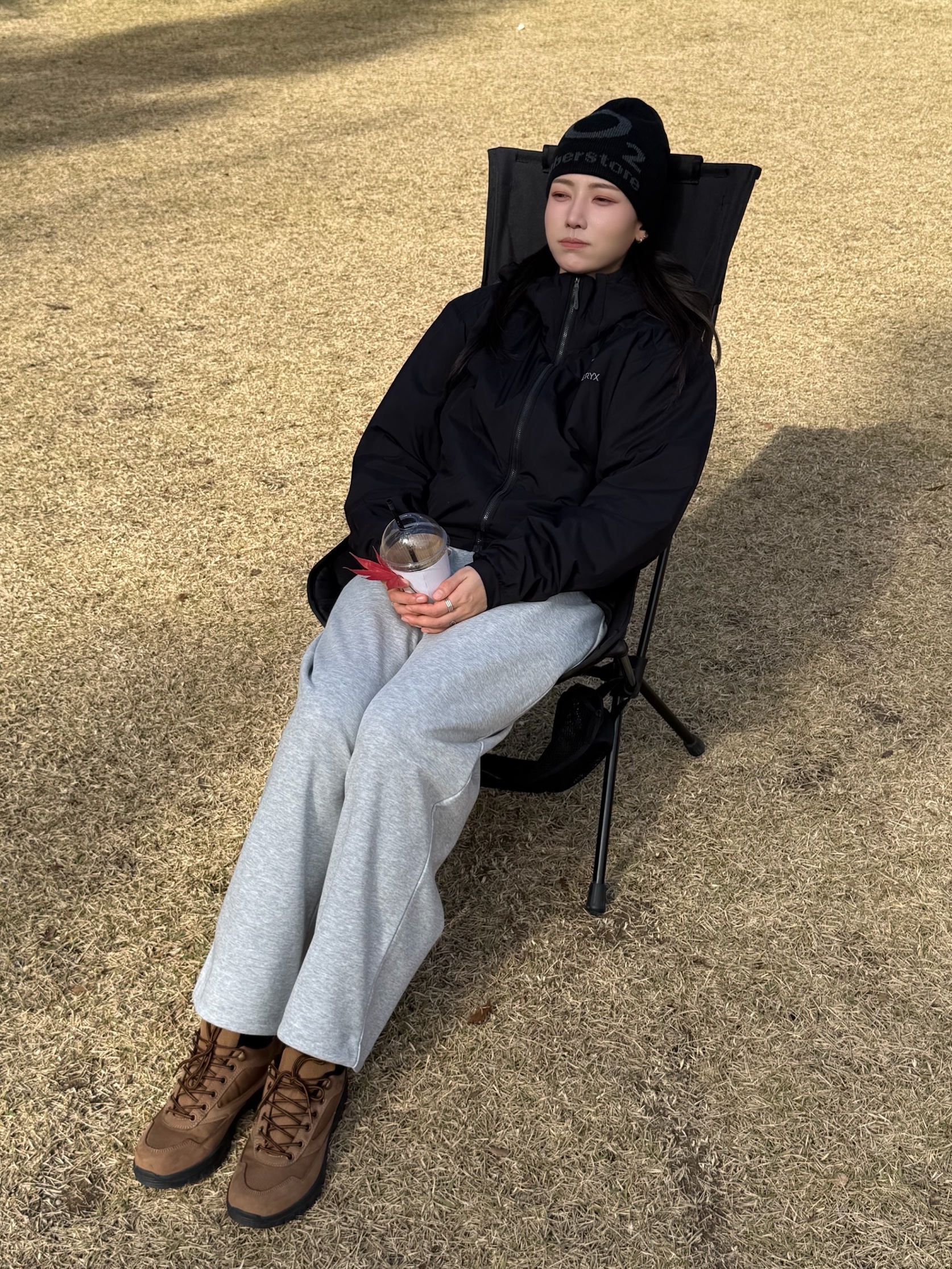 Arc'teryx Atom Hoody Black 착용 스타일 - 3