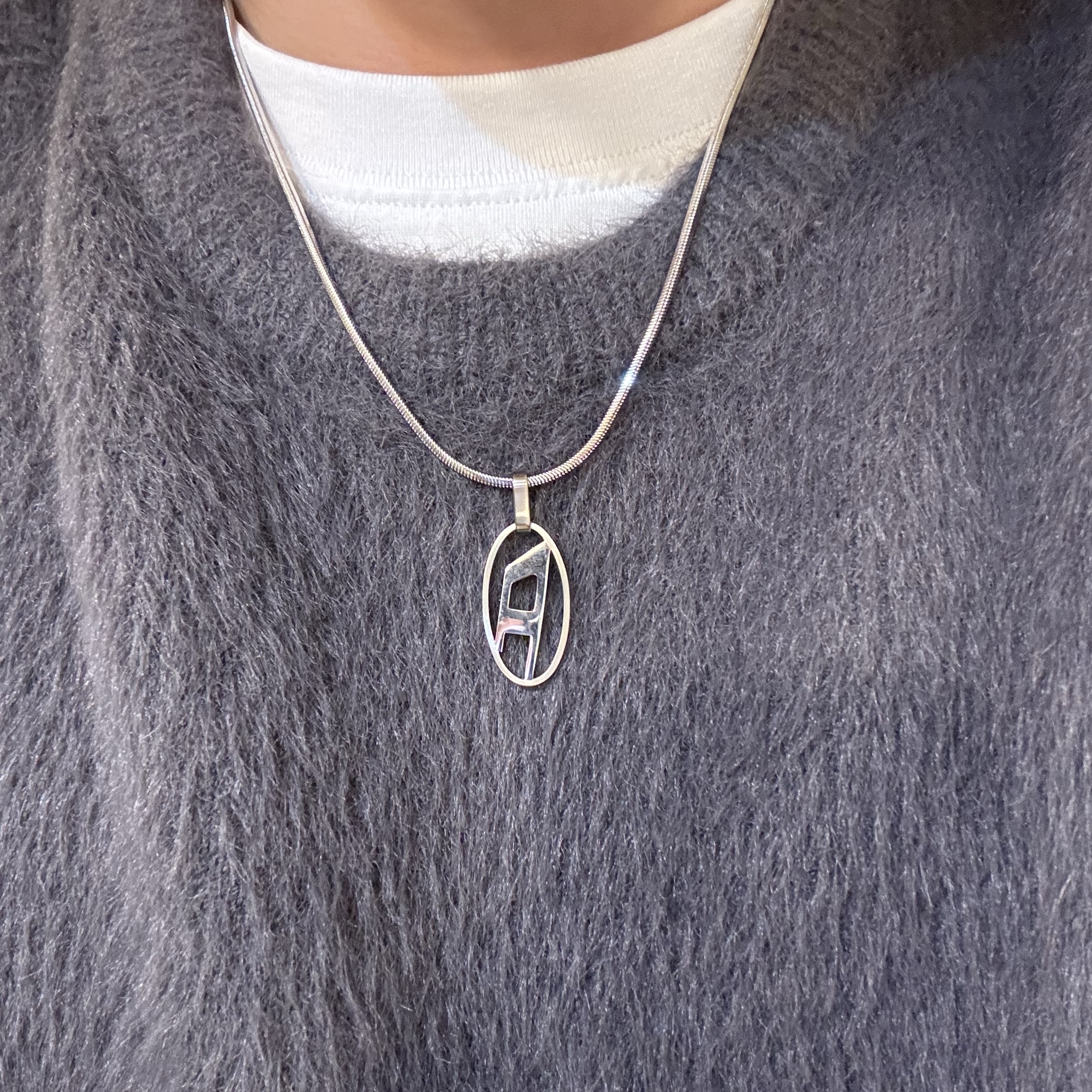 Diesel Dx1342 Stainless Steel Pendant Necklace Silver 착용 스타일