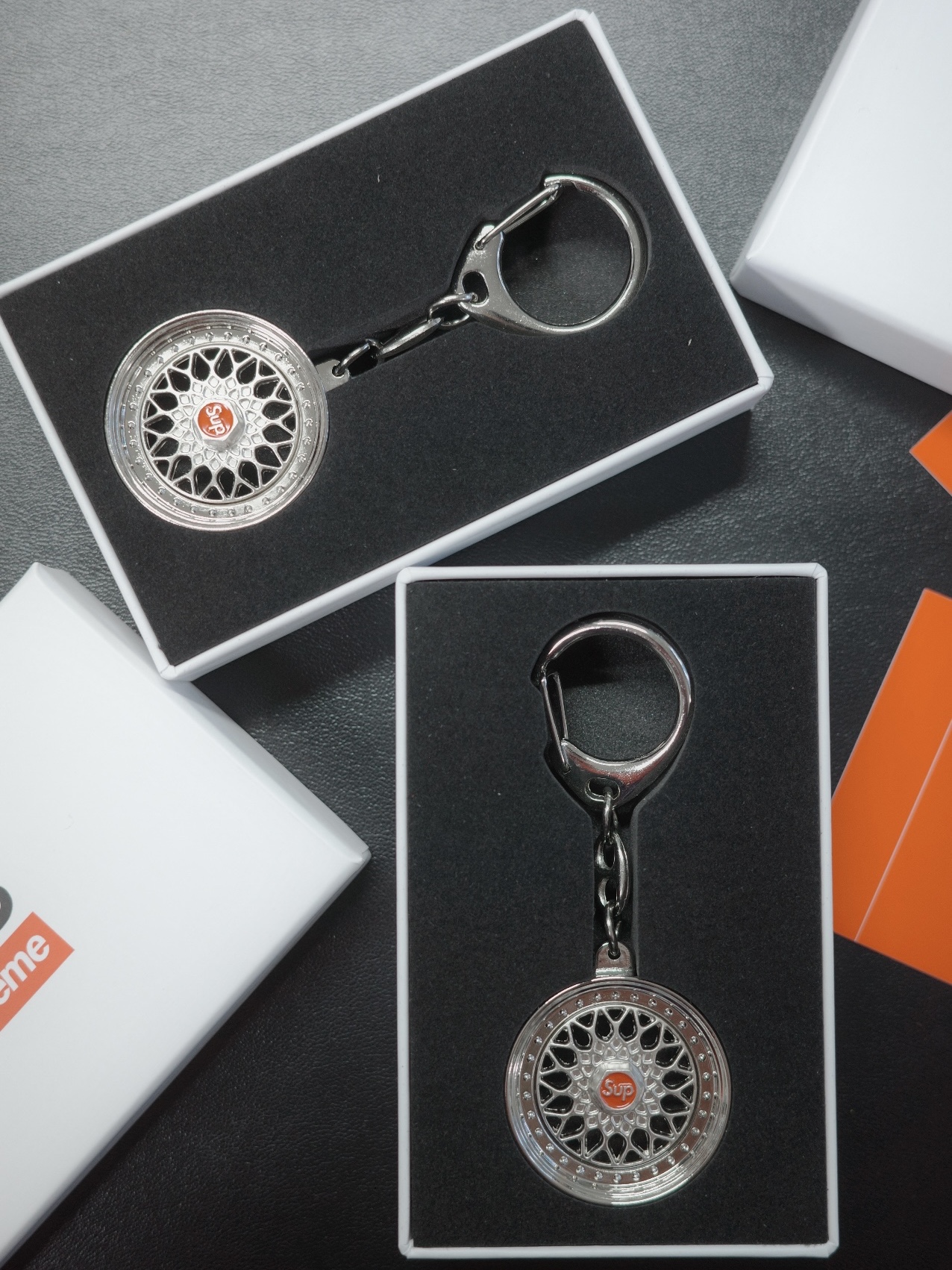 Supreme x BBS RS Rim Keychain Chrome - 25FW 착용 스타일