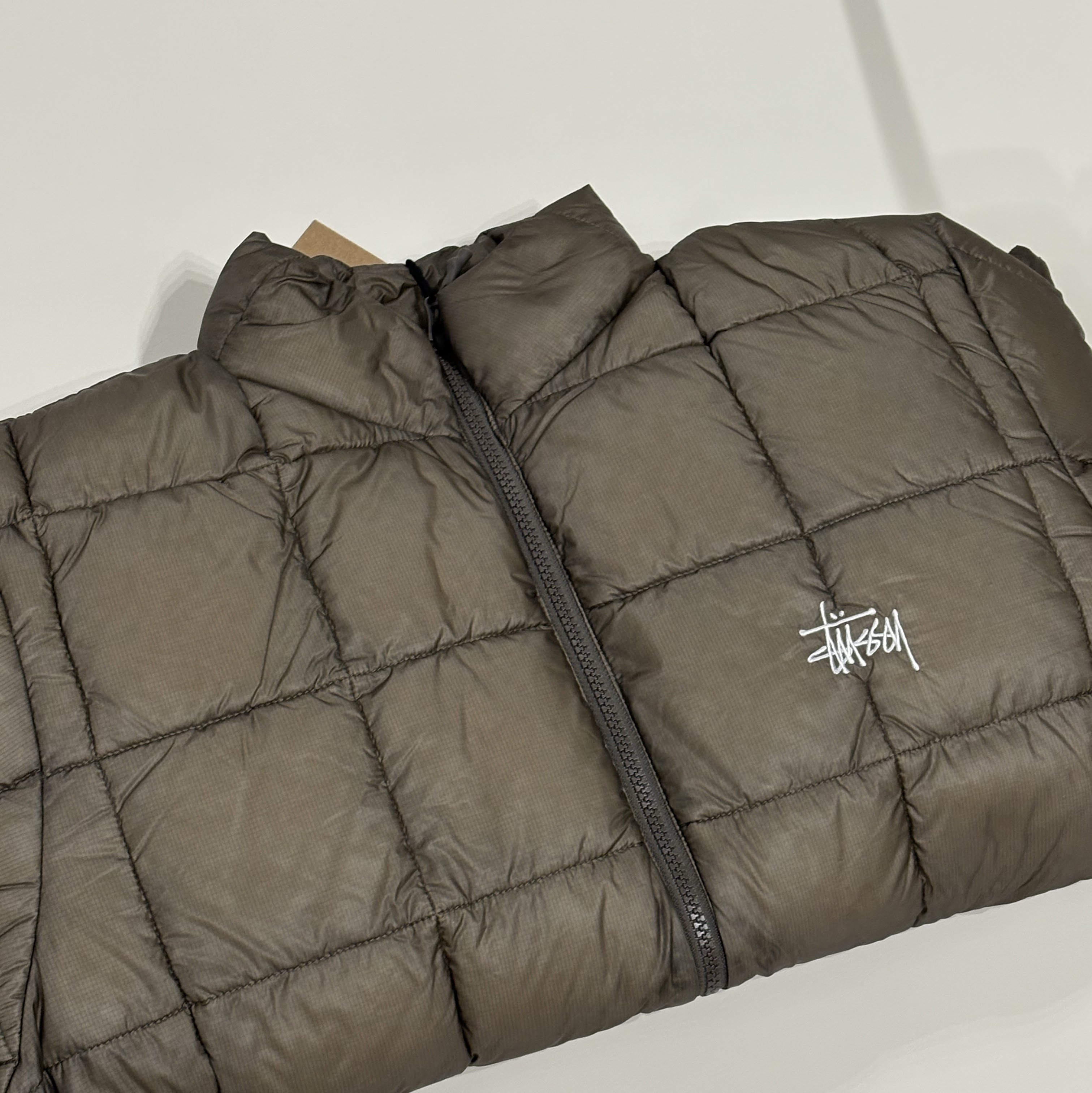 Stussy Midweight Puffer Taupe 착용 스타일 - 2