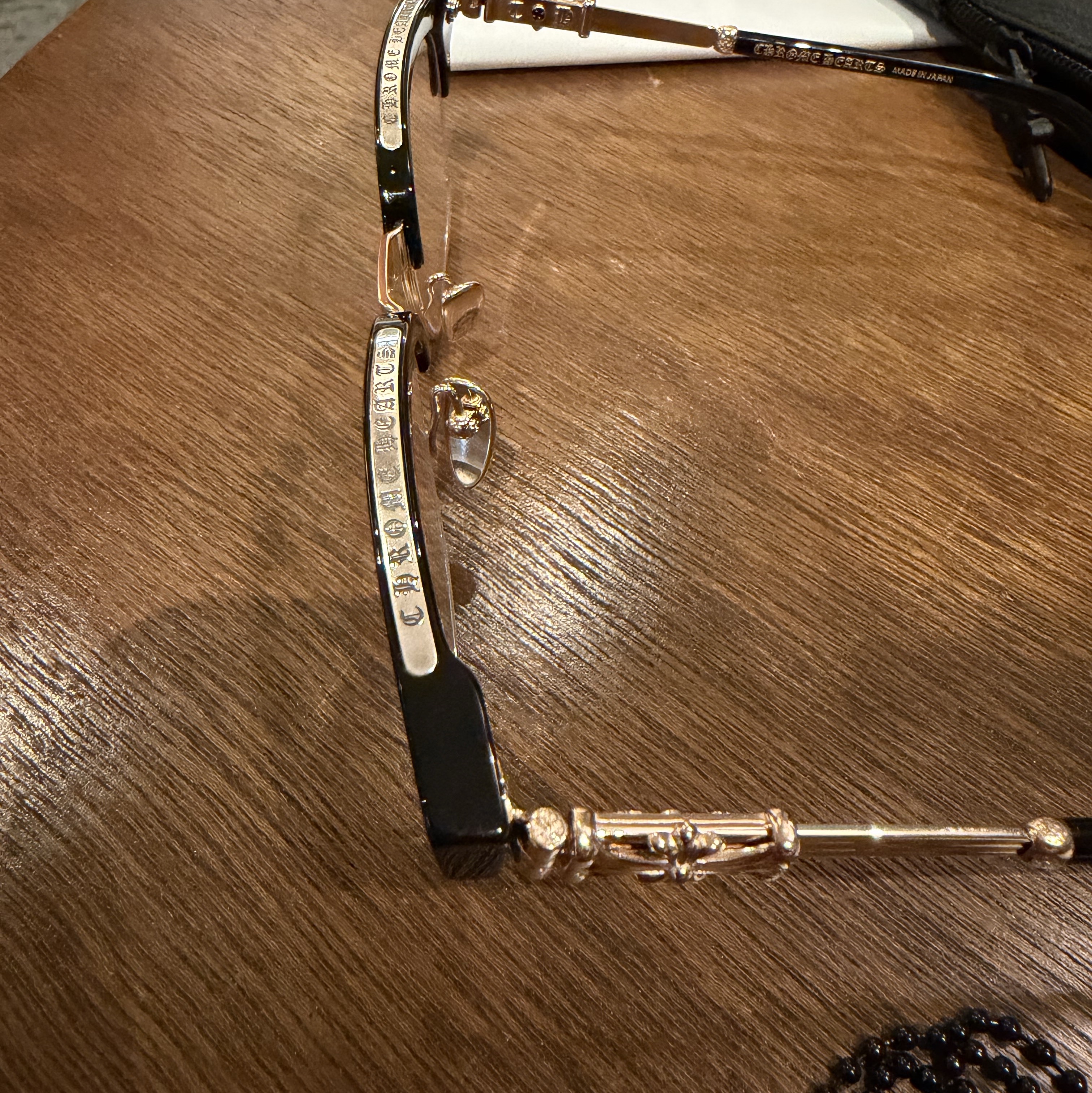 Chrome Hearts Bonennoisseur II Black Gold Plated, Chrome Hearts Silichrome CH Cross Pendant Black 2022/2023/2025 착용 스타일 - 2