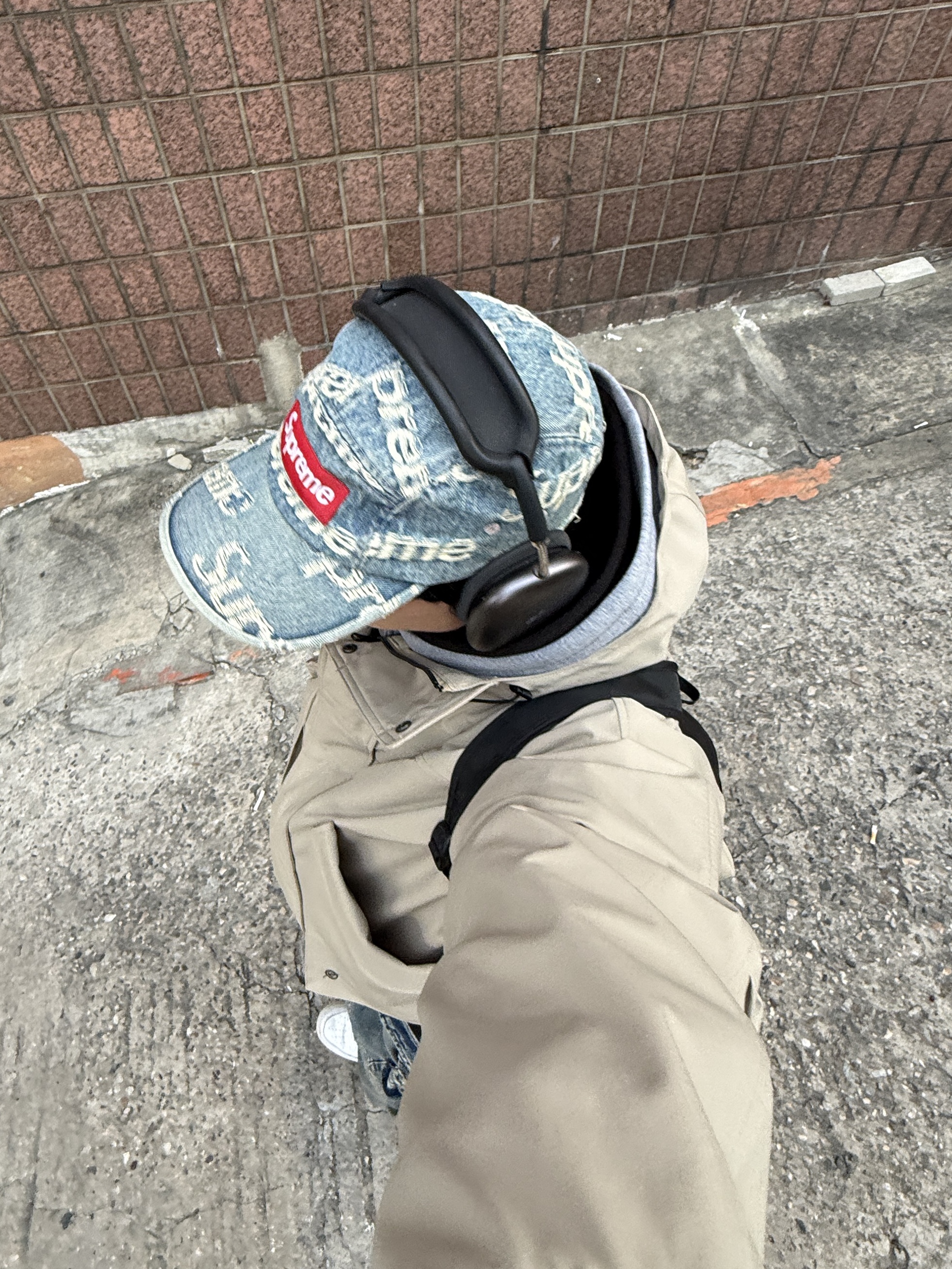 Nike x Supreme Air Force 1 Low White, Arc'teryx Heliad 15 Backpack Black 착용 스타일 - 4