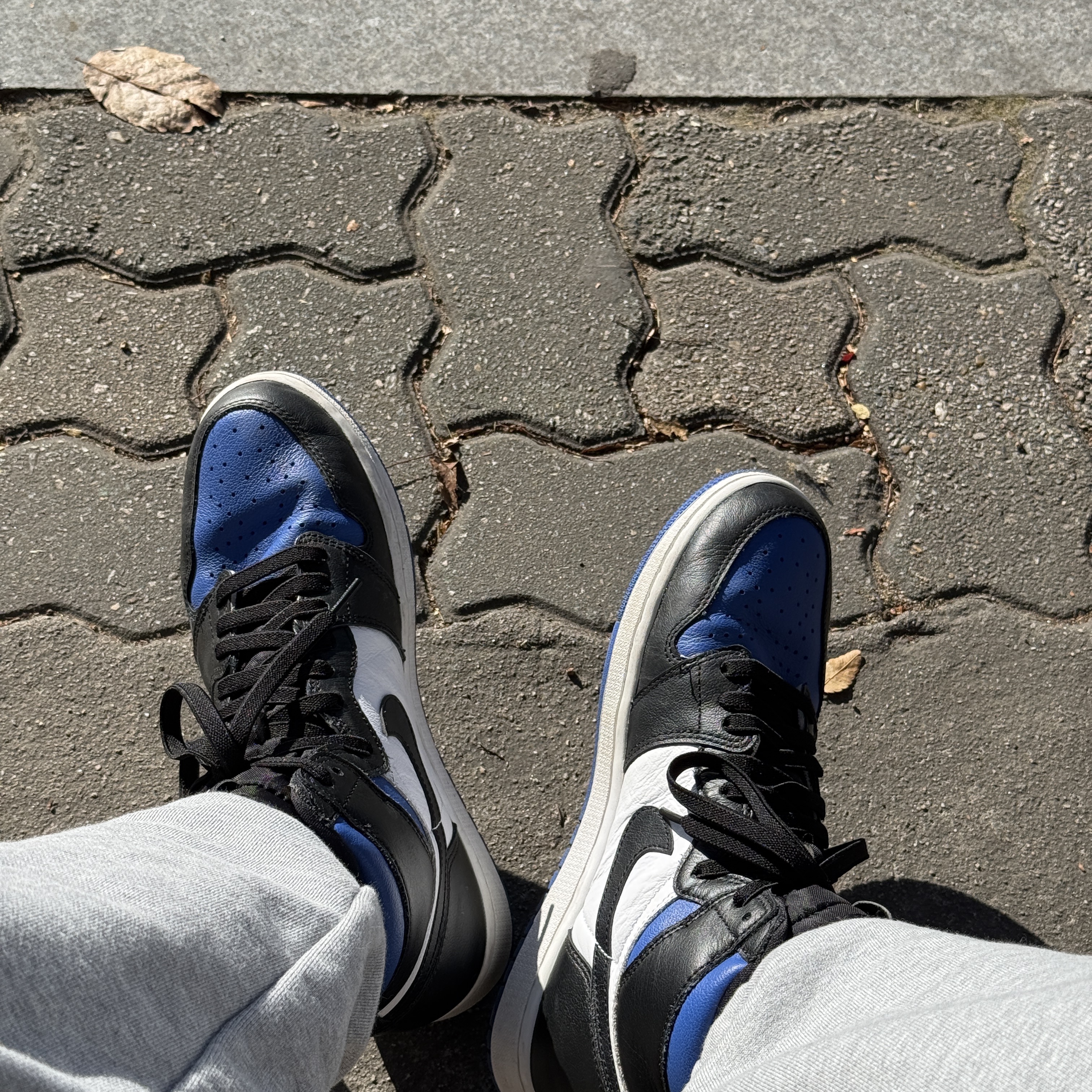 Jordan 1 Retro High OG Royal Toe 착용 스타일 - 3