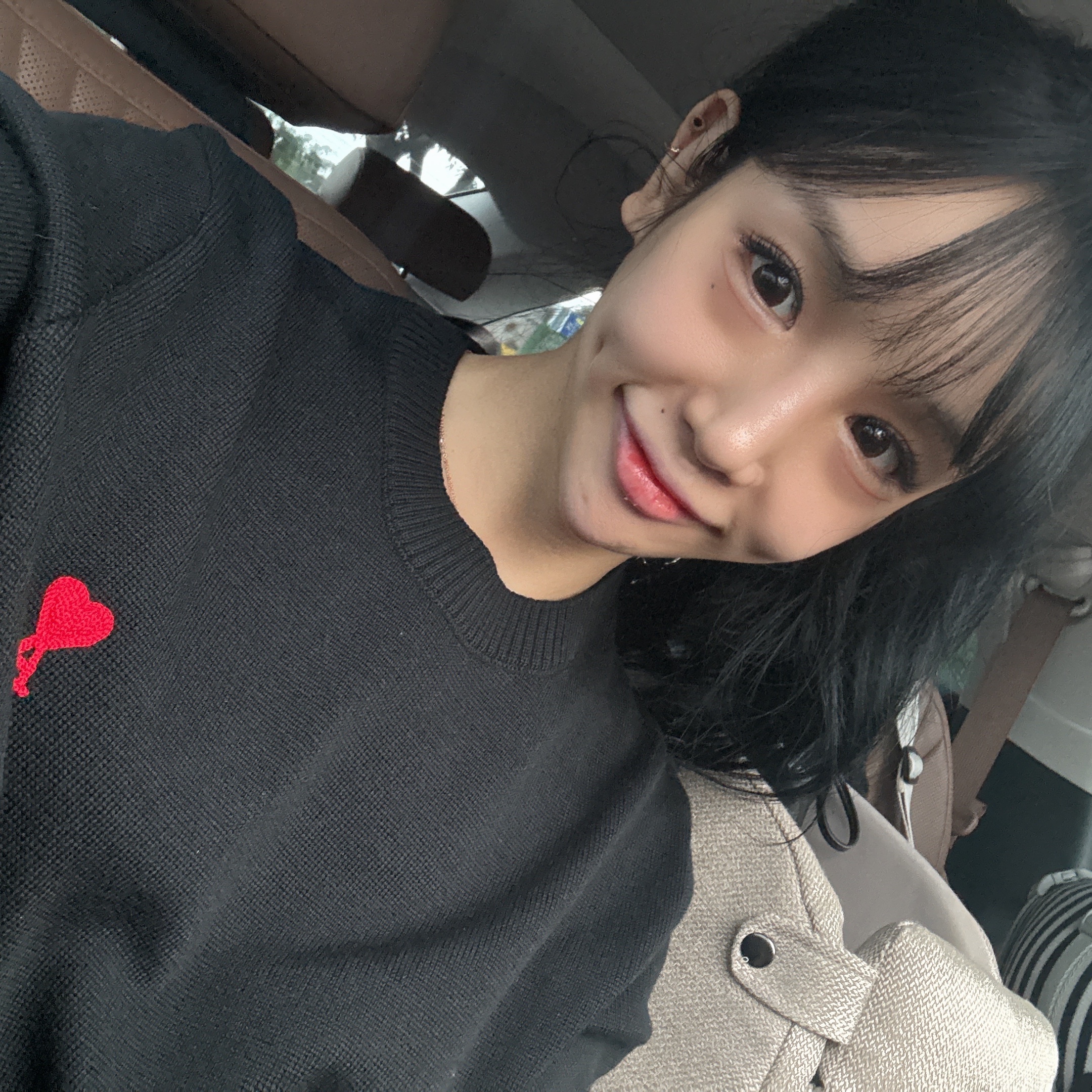 AMI de Coeur Wool Knit Black 착용 스타일
