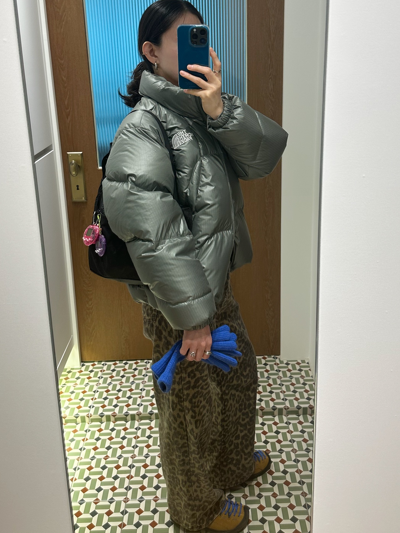 The North Face White Label Wave RDS Down Jacket Khaki, Keen Jasper Suede Sneakers Camel 착용 스타일 - 3