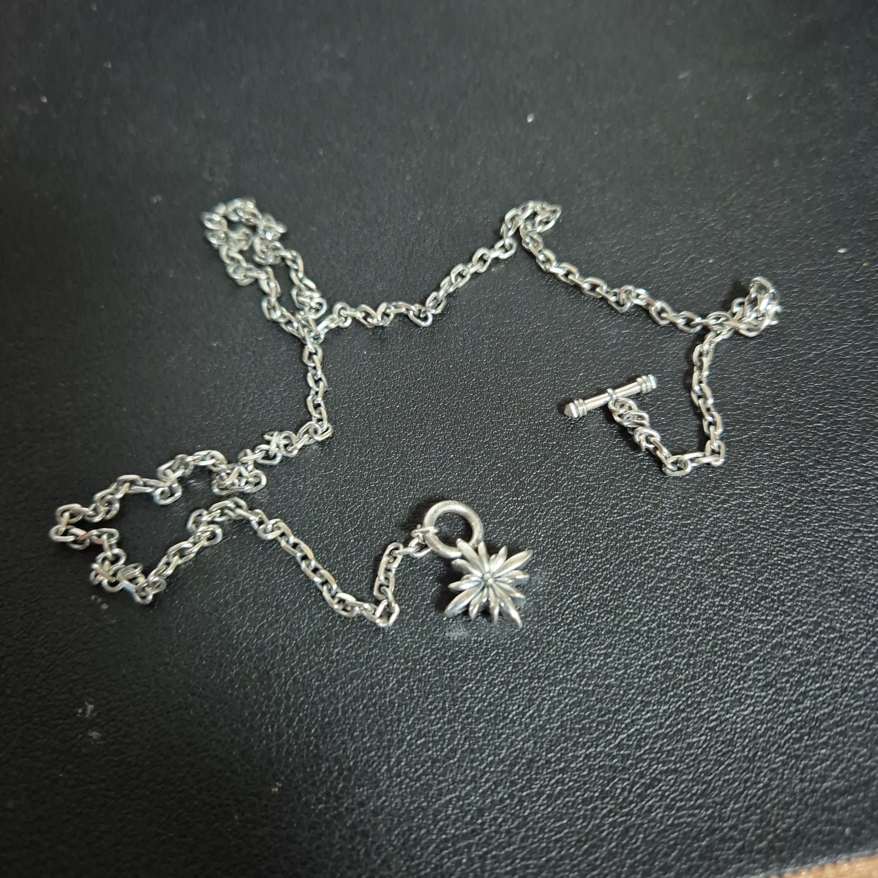 Scudo Garden Drop Mini Necklace 착용 스타일