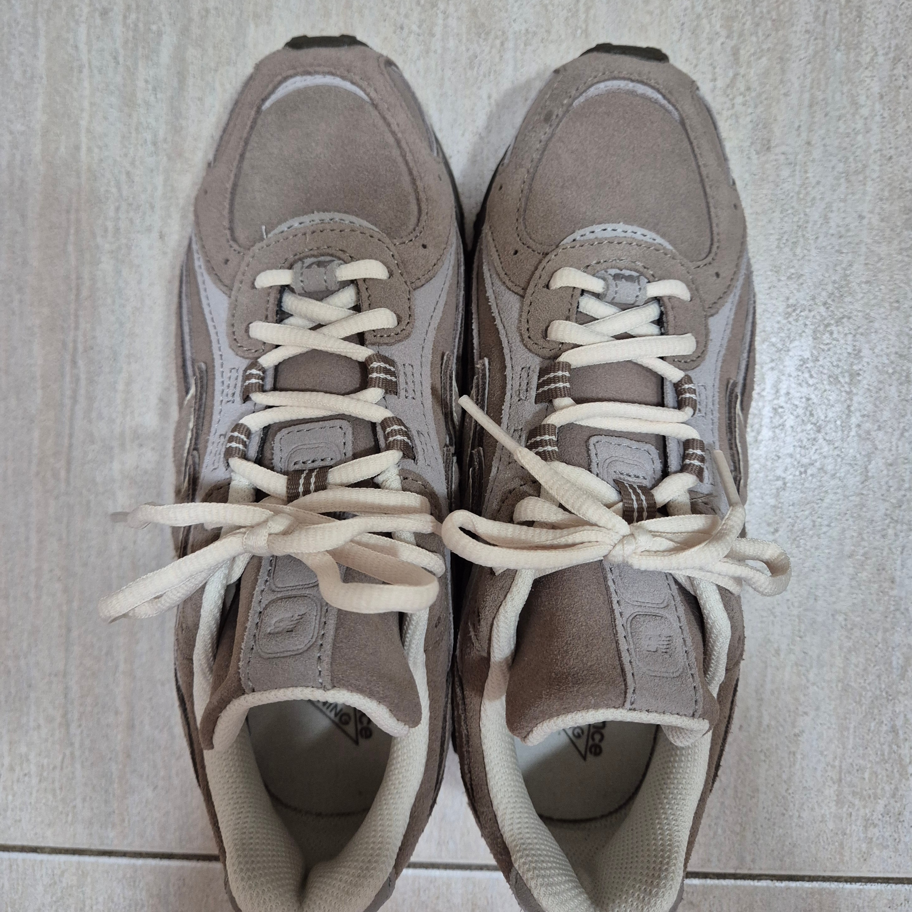New Balance 204L Suede Mushroom Arid Stone 착용 스타일 - 2