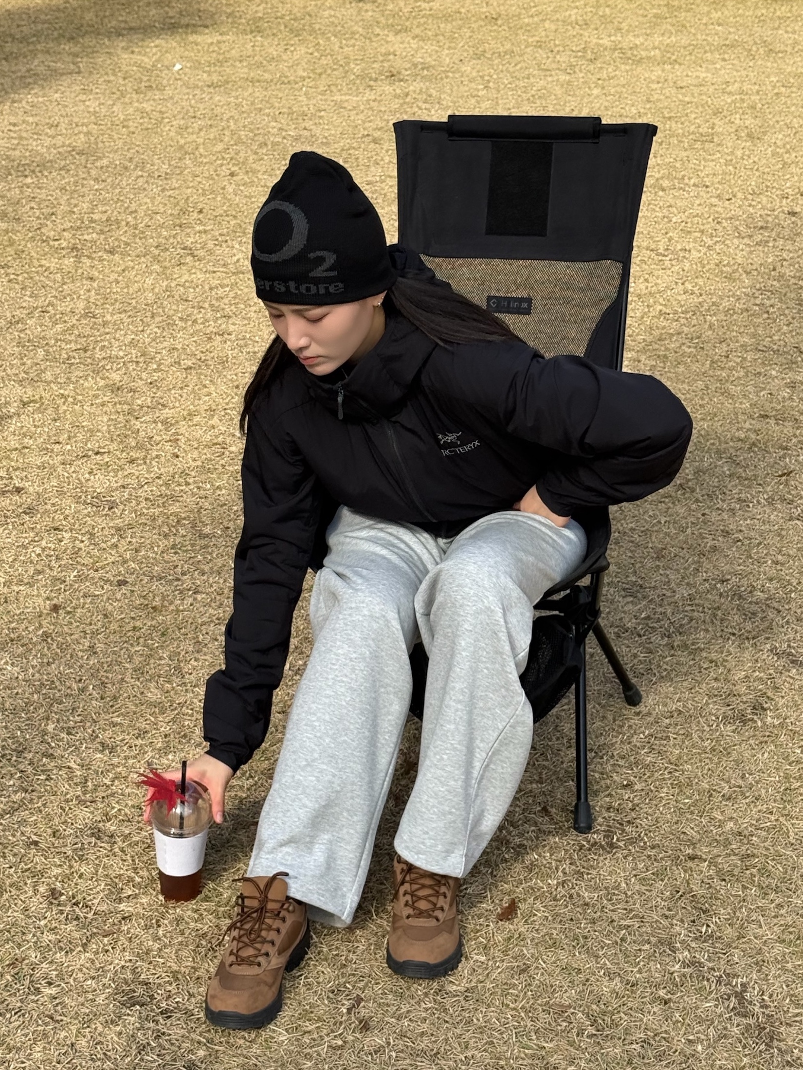 Arc'teryx Atom Hoody Black 착용 스타일 - 2