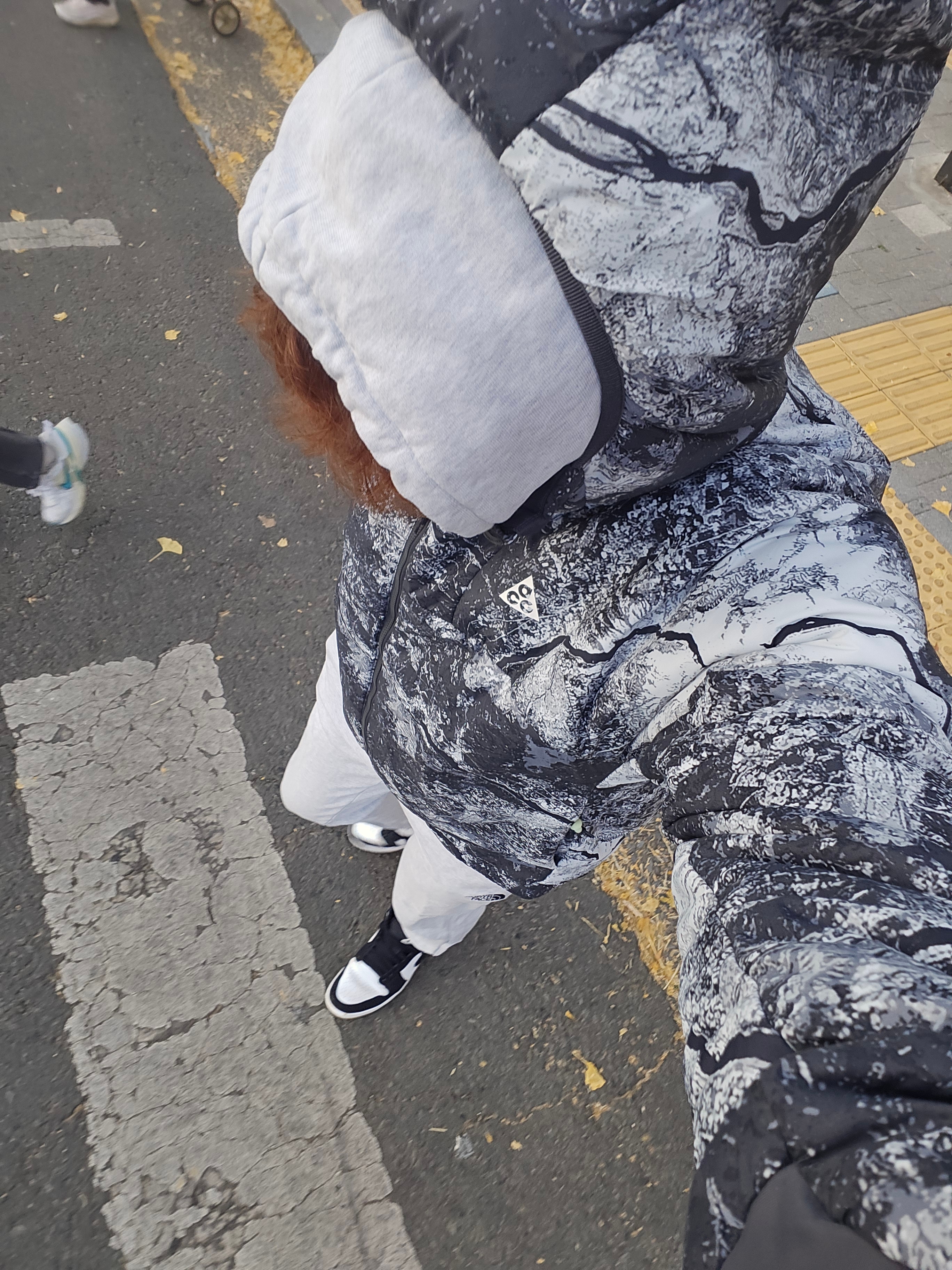 Nike ACG Therma-Fit ADV Rope De Dope Allover Print Jacket Anthracite 착용 스타일