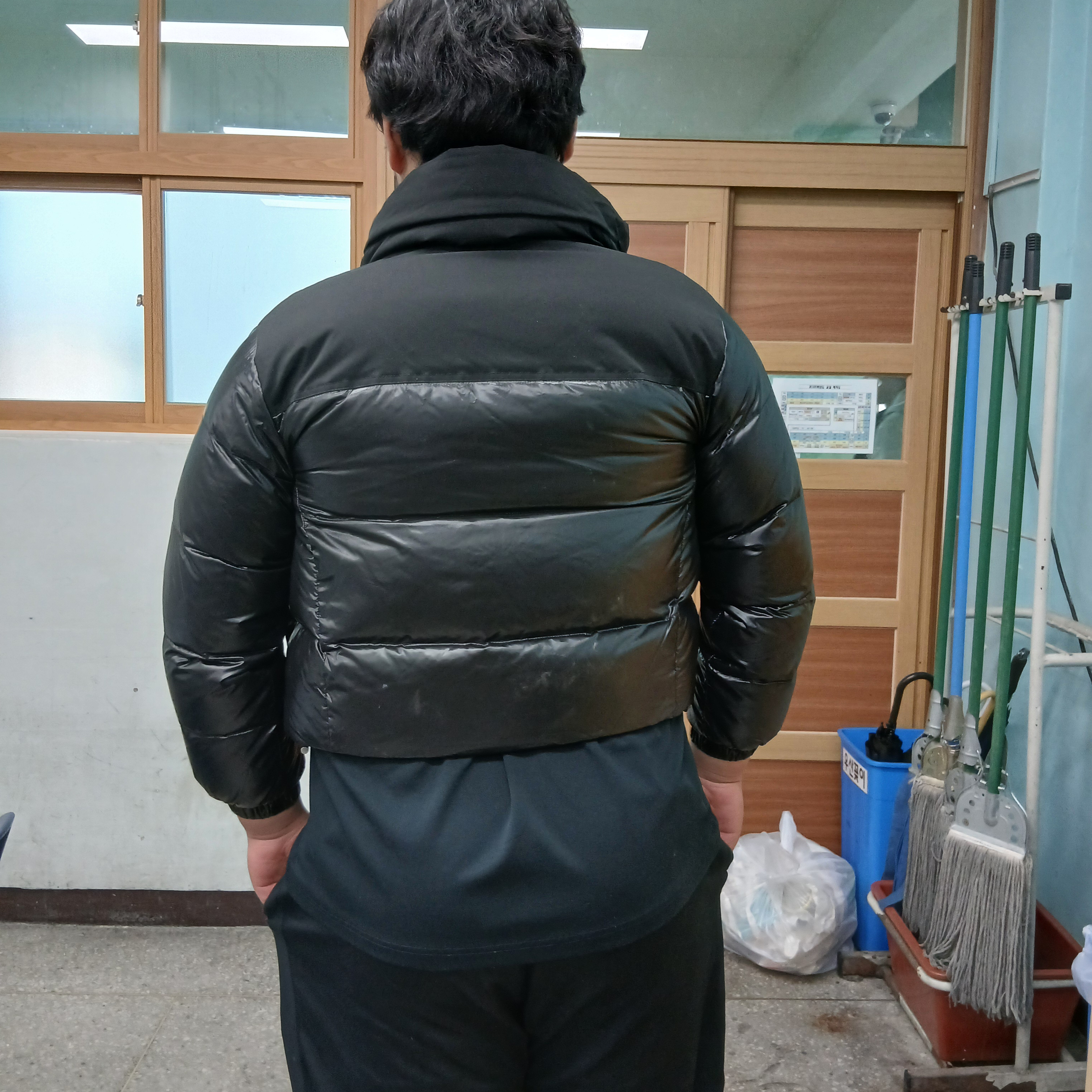 (W) Calvin Klein Matte Blocking Shine Down Jacket Black 착용 스타일 - 2